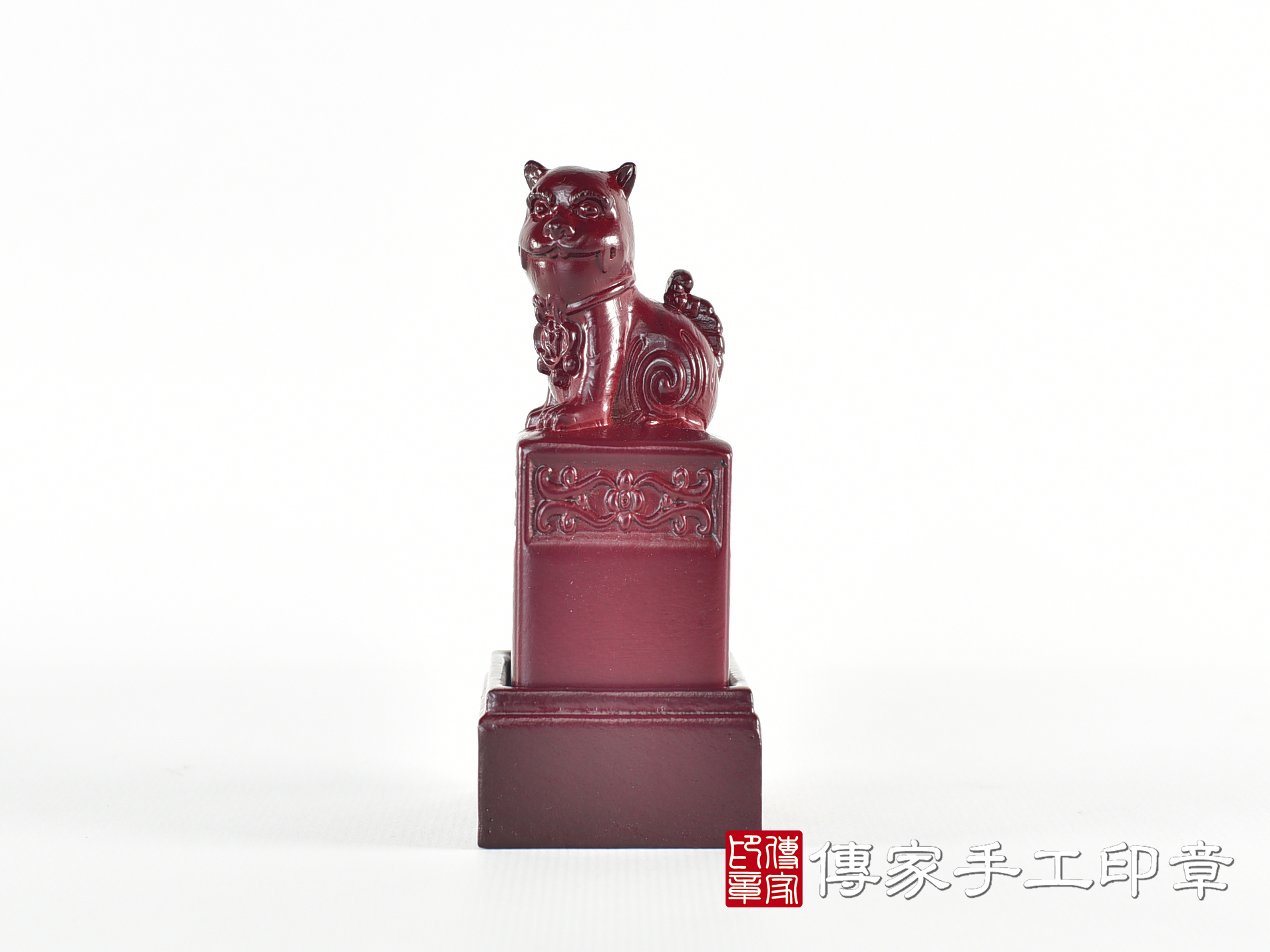 頂級紫檀木上紅漆精雕黑虎將軍廟章:廟章、神明印章(3.5X3.5X高9公分) 1.jpg