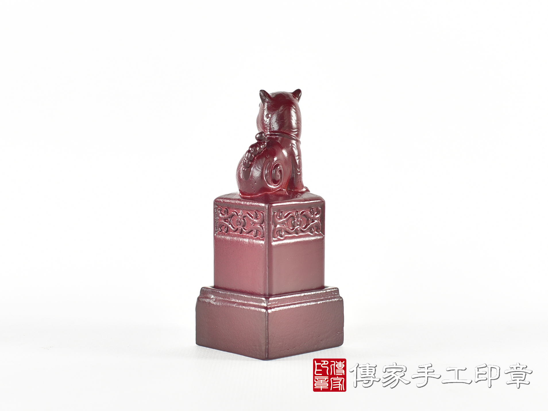 頂級紫檀木上紅漆精雕黑虎將軍廟章:廟章、神明印章(3.5X3.5X高9公分) 3.jpg