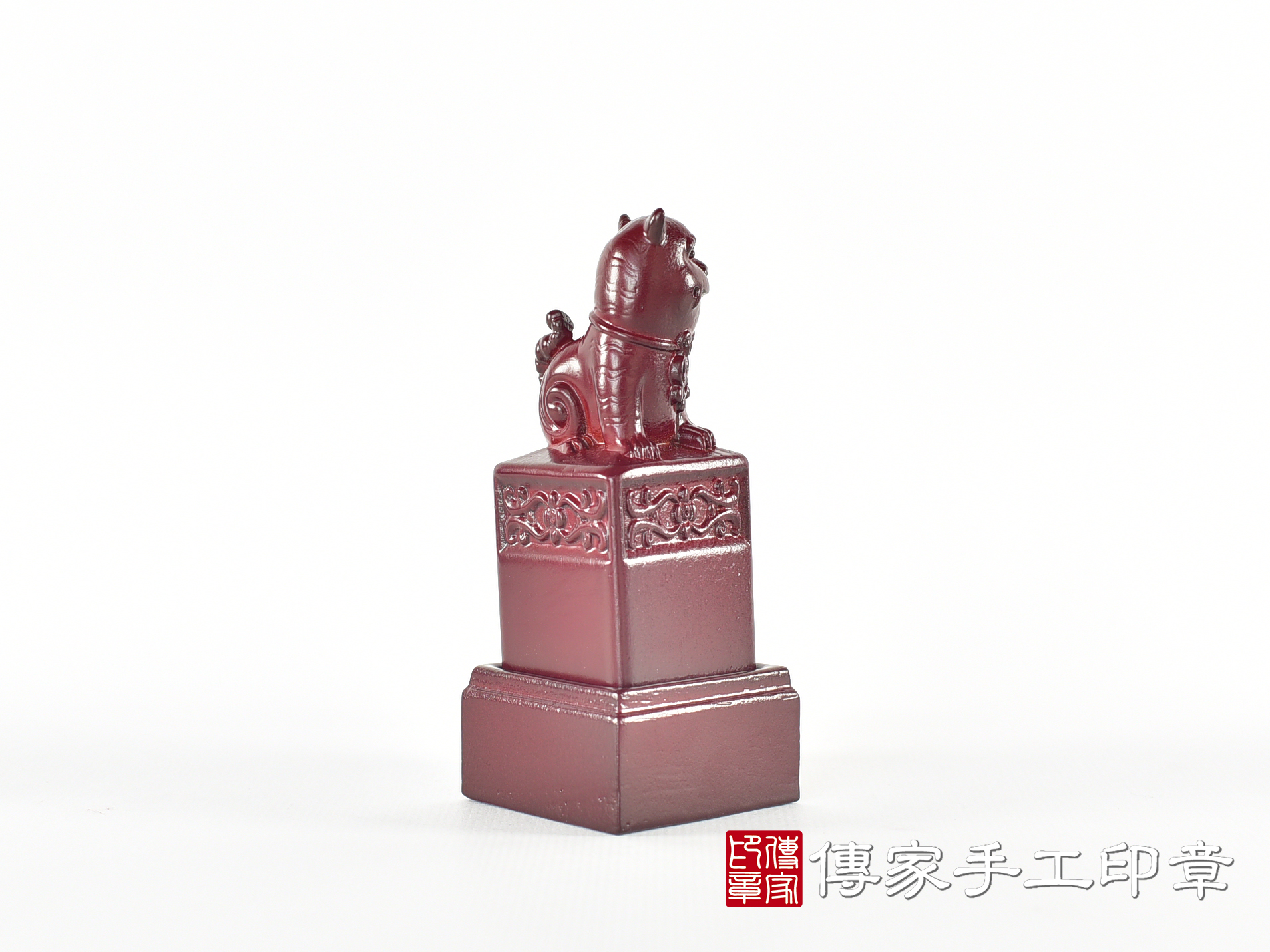 頂級紫檀木上紅漆精雕黑虎將軍廟章:廟章、神明印章(3.5X3.5X高9公分) 4.jpg