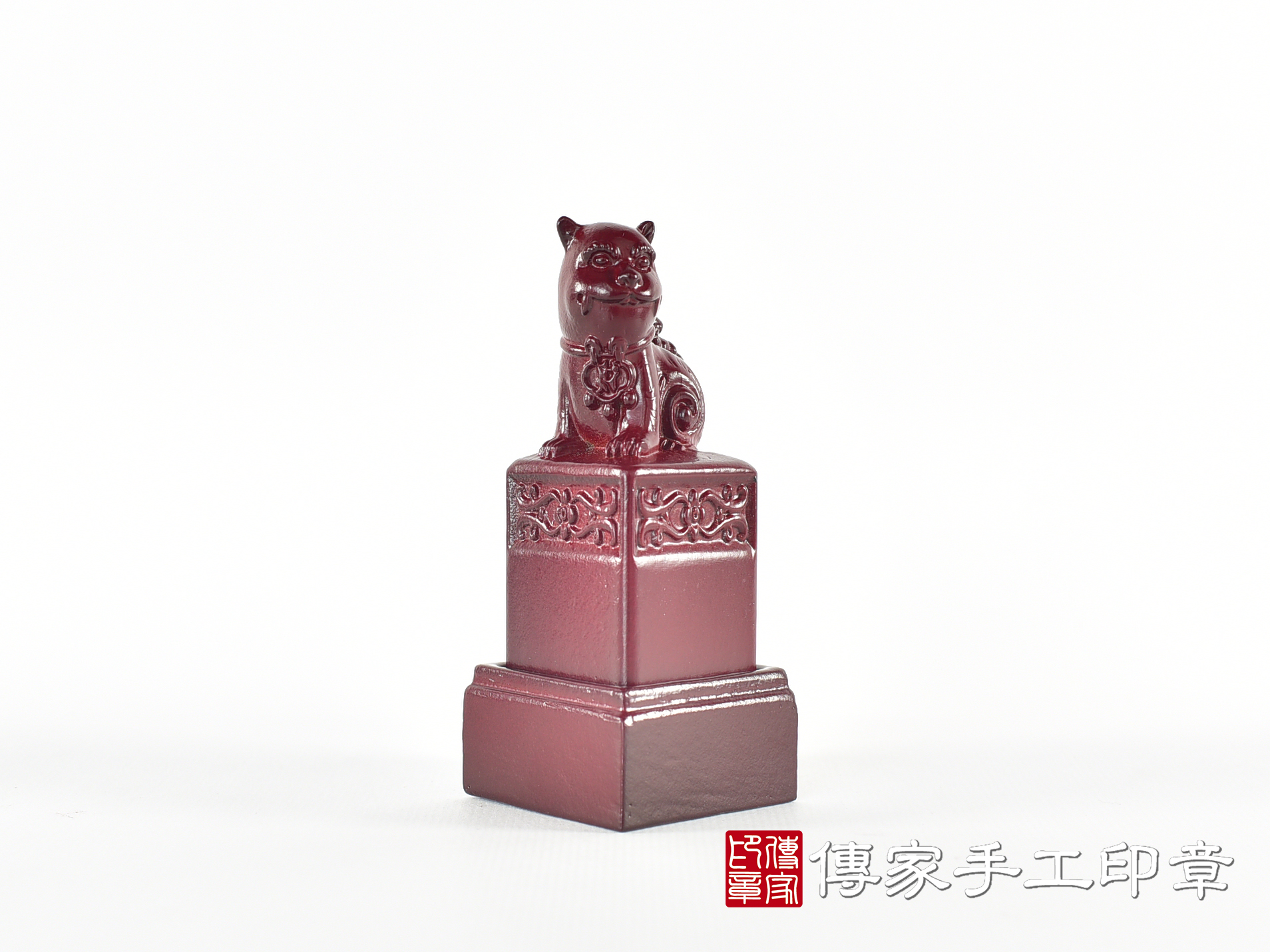 頂級紫檀木上紅漆精雕黑虎將軍廟章:廟章、神明印章(3.5X3.5X高9公分) 5.jpg