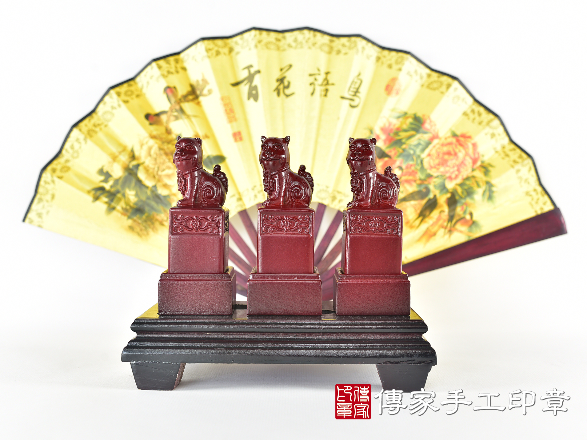 頂級紫檀木上紅漆精雕黑虎將軍廟章:廟章、神明印章(3.5X3.5X高9公分) 6.jpg