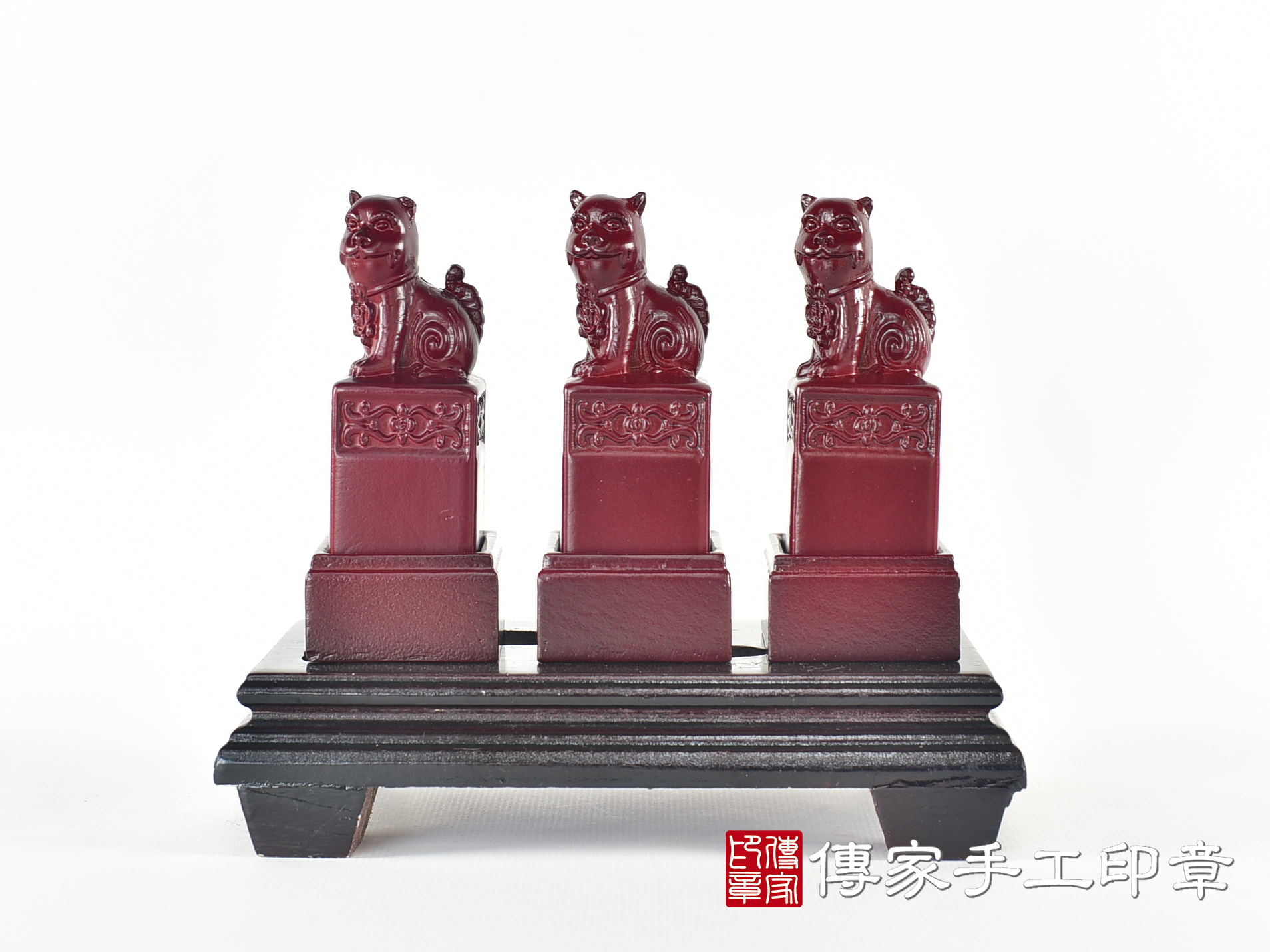 頂級紫檀木上紅漆精雕黑虎將軍廟章:廟章、神明印章(3.5X3.5X高9公分) 7.jpg