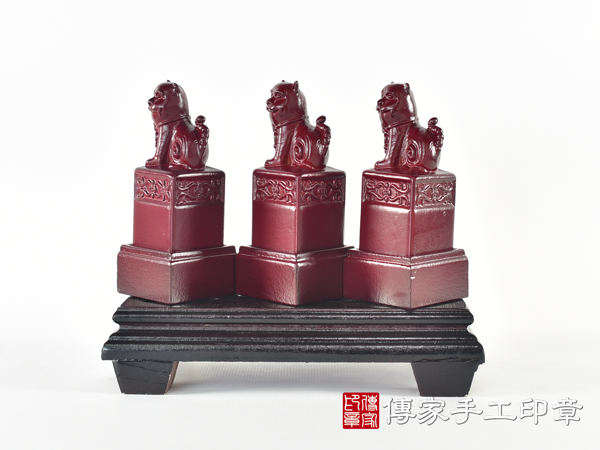 頂級紫檀木上紅漆精雕黑虎將軍廟章:廟章、神明印章(3.5X3.5X高9公分) 8.jpg