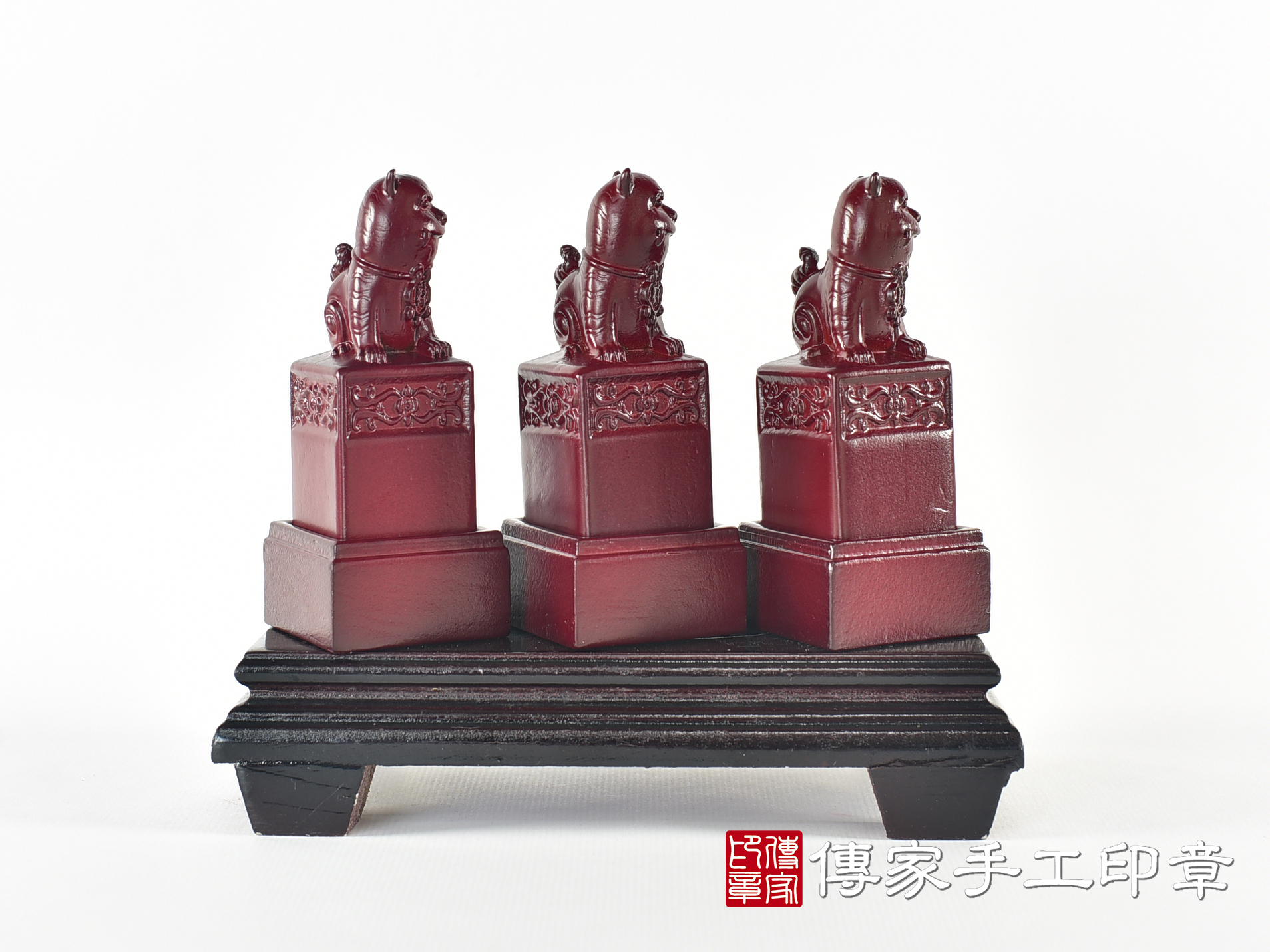 頂級紫檀木上紅漆精雕黑虎將軍廟章:廟章、神明印章(3.5X3.5X高9公分) 10.jpg