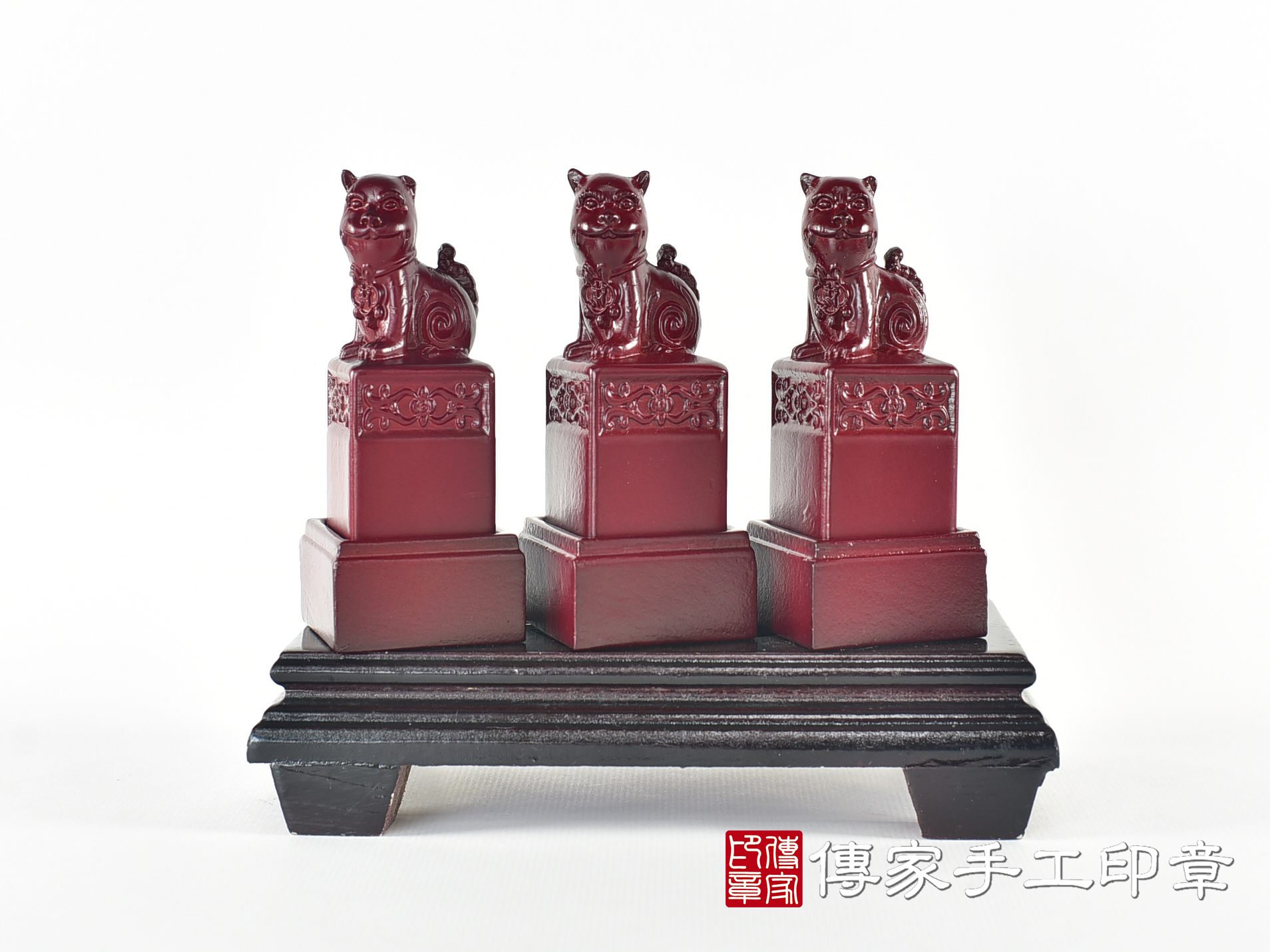 頂級紫檀木上紅漆精雕黑虎將軍廟章:廟章、神明印章(3.5X3.5X高9公分) 11.jpg