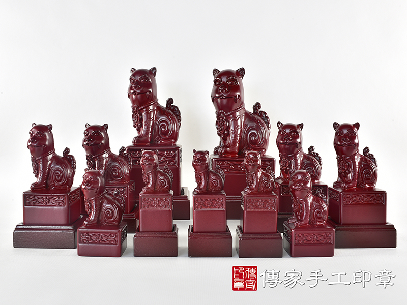 頂級紫檀木上紅漆精雕黑虎將軍廟章:廟章、神明印章(9.5X9.5X高20公分) 2.jpg