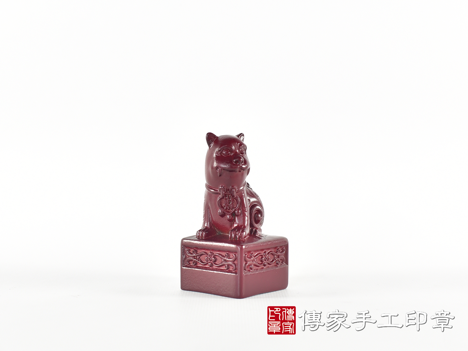 頂級紫檀木上紅漆精雕黑虎將軍廟章:廟章、神明印章(4.6X4.6X高9公分) 5.jpg