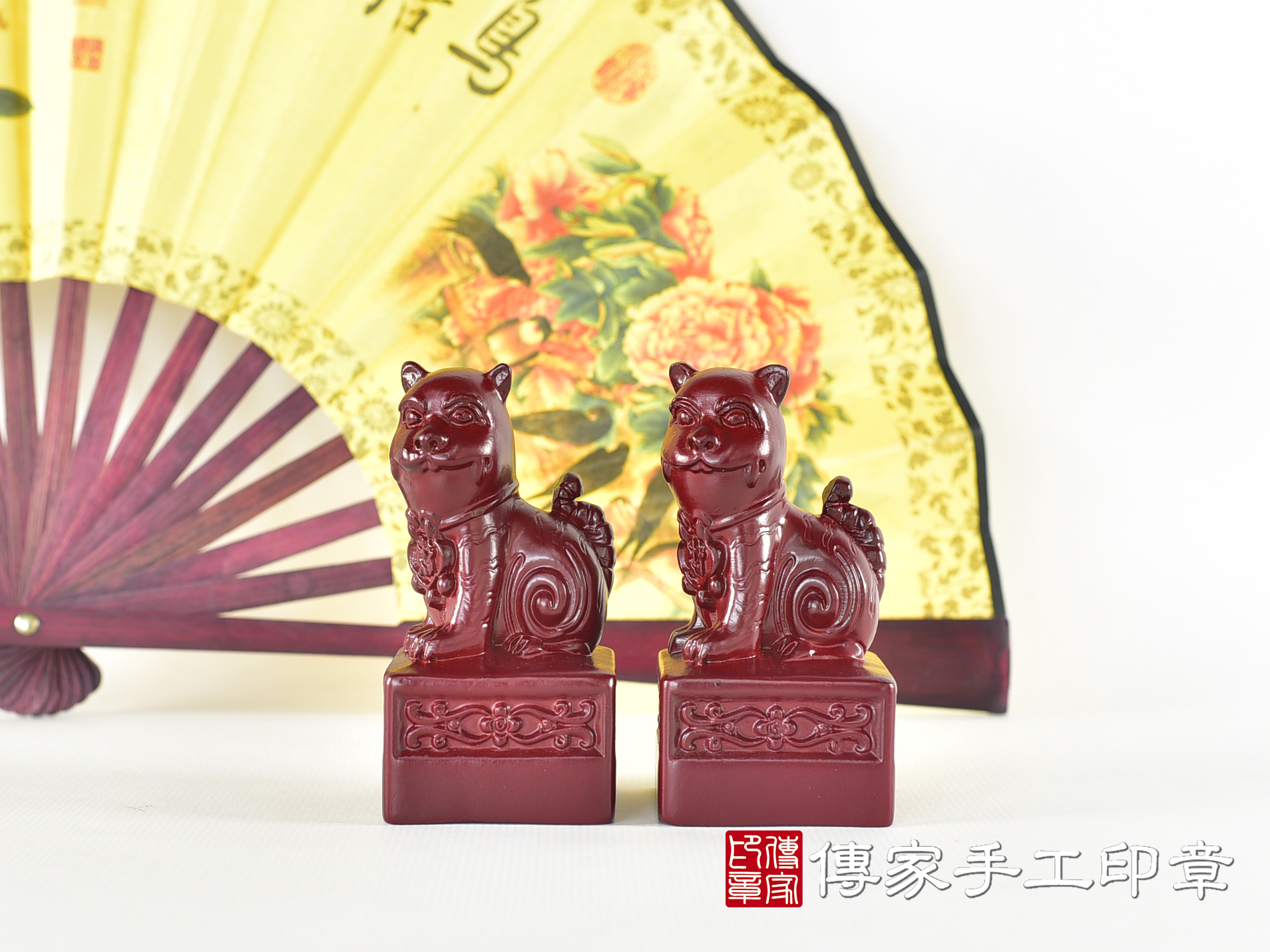 頂級紫檀木上紅漆精雕黑虎將軍廟章:廟章、神明印章(4.6X4.6X高9公分) 6.jpg