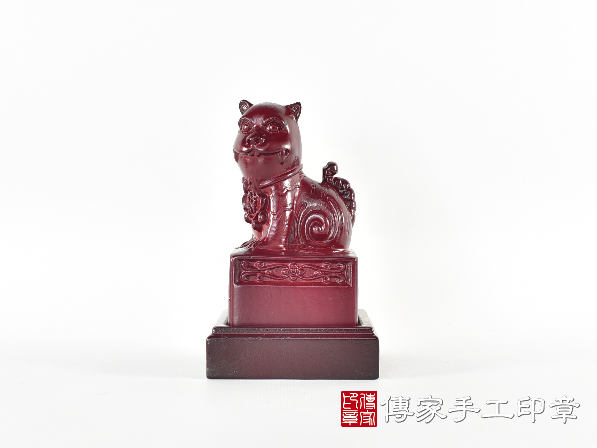 頂級紫檀木上紅漆精雕黑虎將軍廟章:廟章、神明印章(6.6X6.6X高11.9公分) 1.jpg