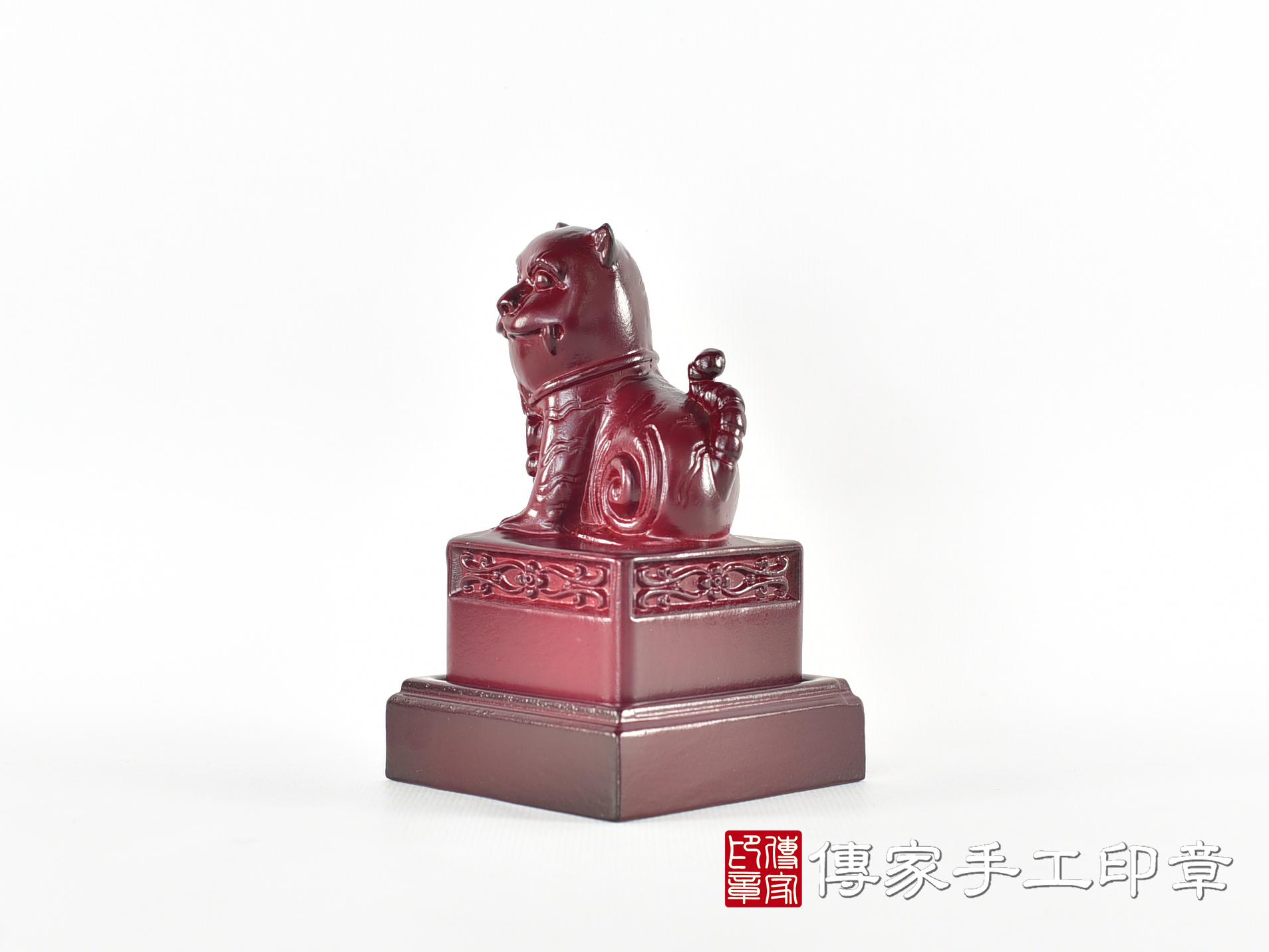 頂級紫檀木上紅漆精雕黑虎將軍廟章:廟章、神明印章(6.6X6.6X高11.9公分) 2.jpg