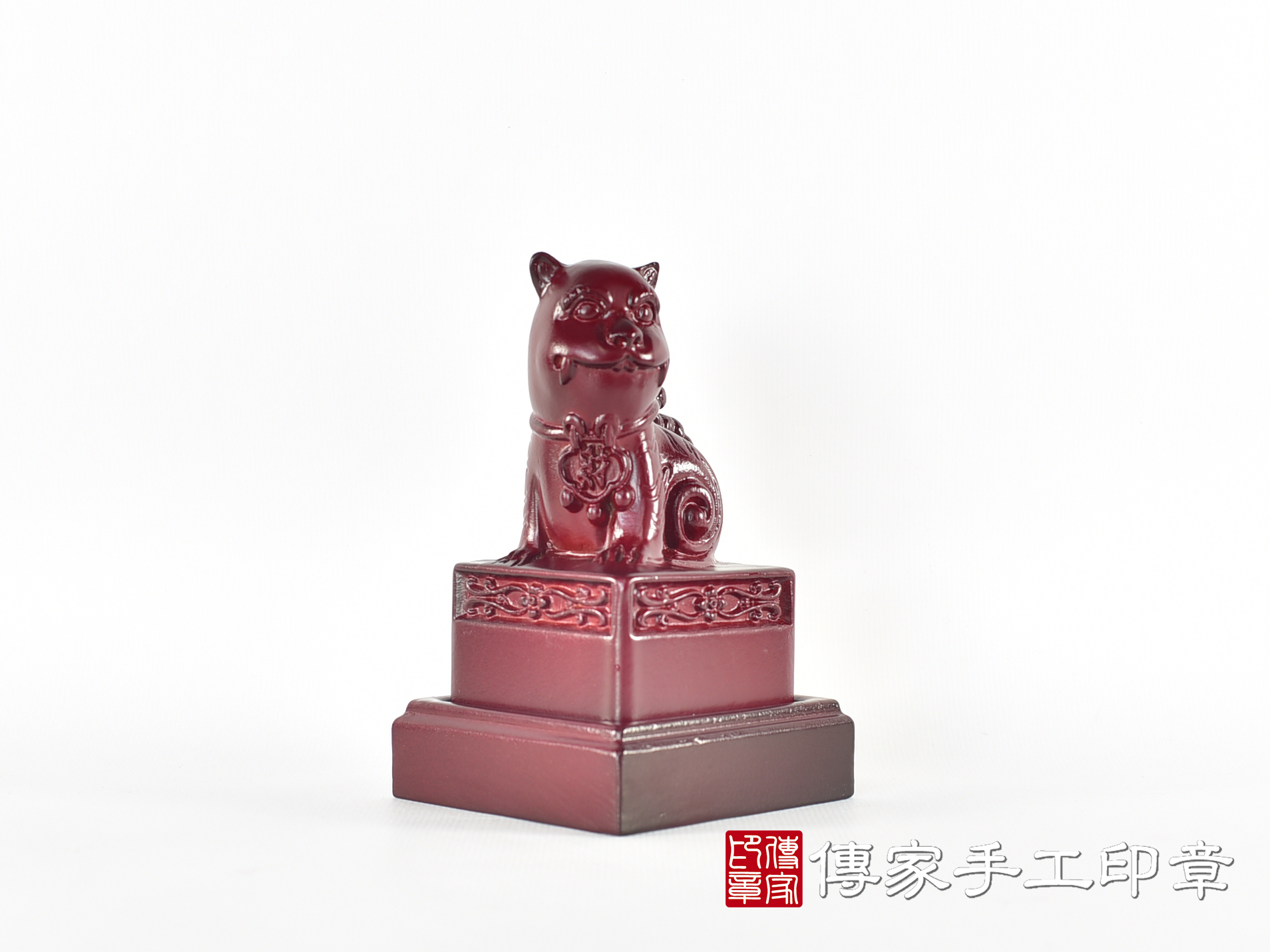 頂級紫檀木上紅漆精雕黑虎將軍廟章:廟章、神明印章(6.6X6.6X高11.9公分) 5.jpg