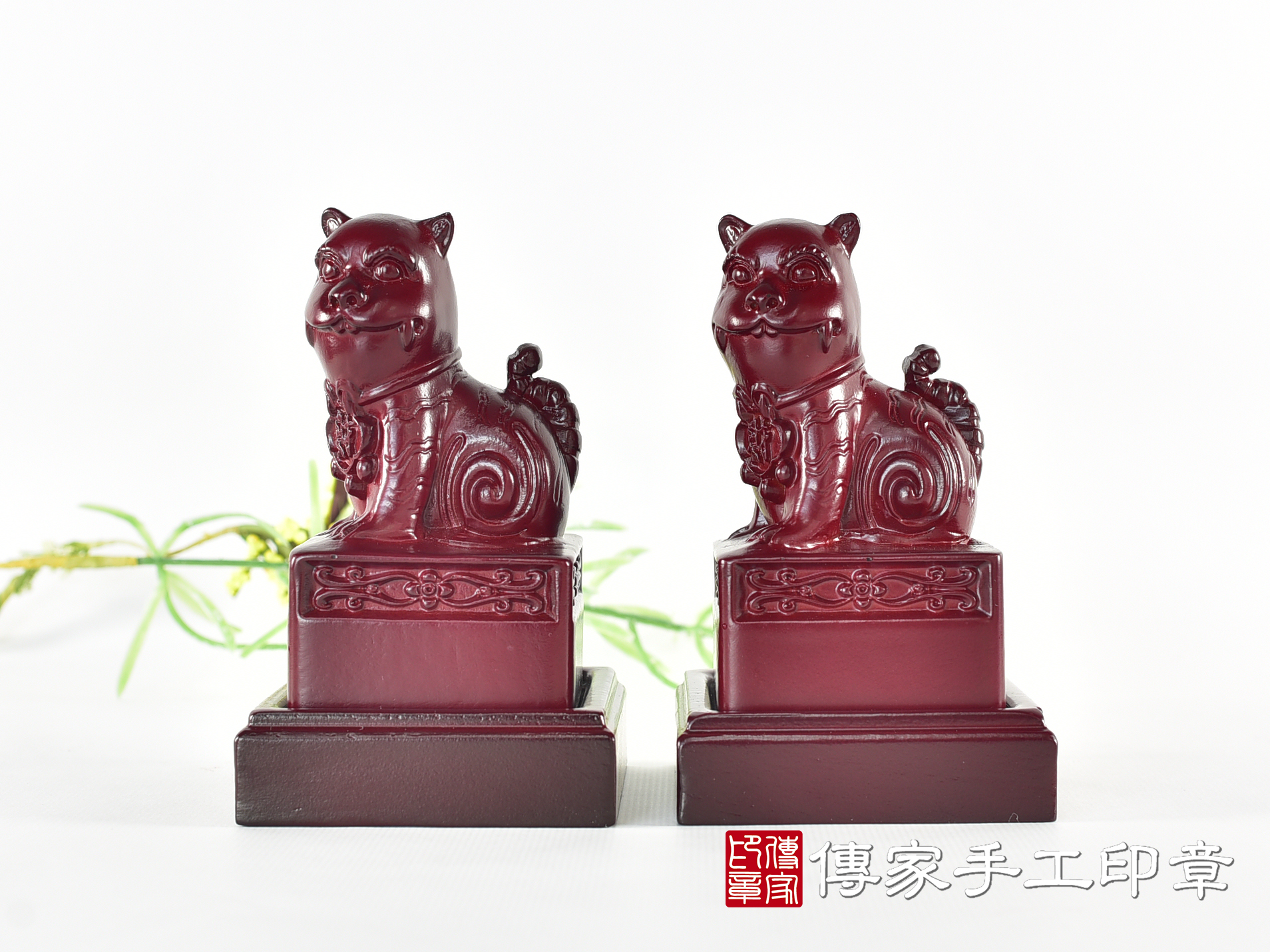 頂級紫檀木上紅漆精雕黑虎將軍廟章:廟章、神明印章(6.6X6.6X高11.9公分) 6.jpg