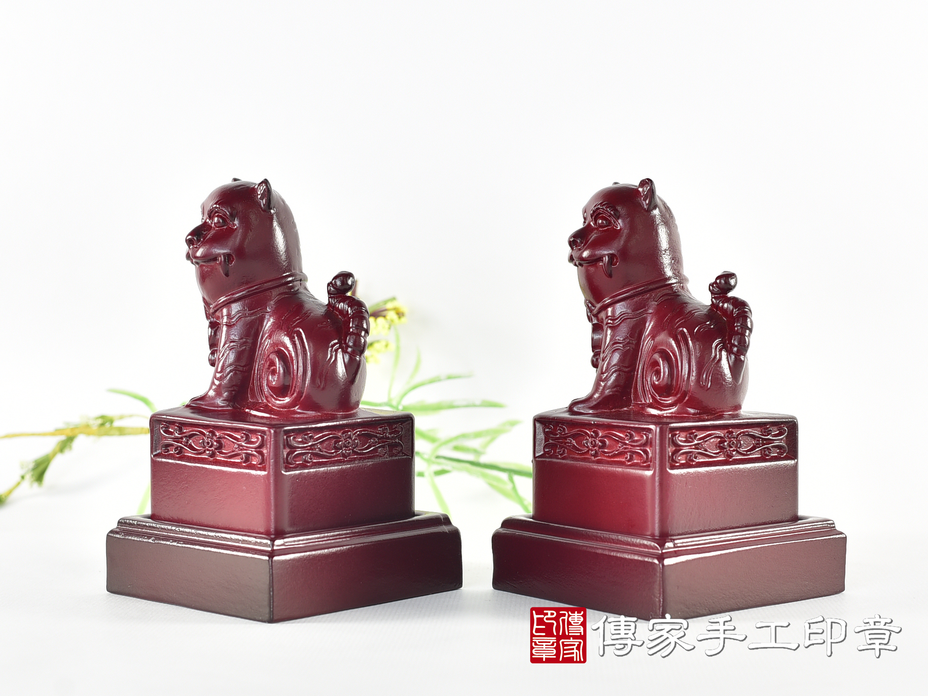 頂級紫檀木上紅漆精雕黑虎將軍廟章:廟章、神明印章(6.6X6.6X高11.9公分) 7.jpg