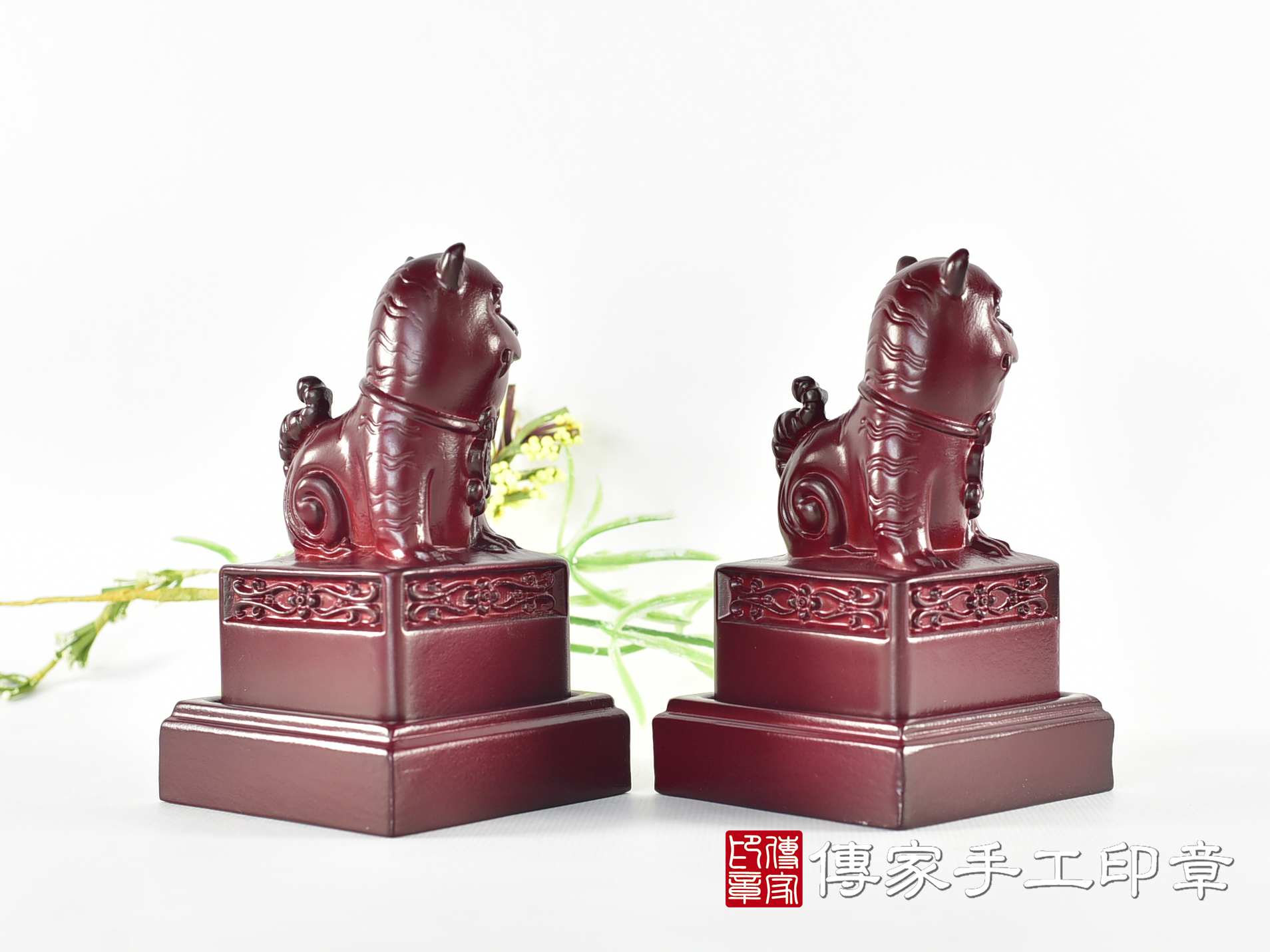 頂級紫檀木上紅漆精雕黑虎將軍廟章:廟章、神明印章(6.6X6.6X高11.9公分) 8.jpg