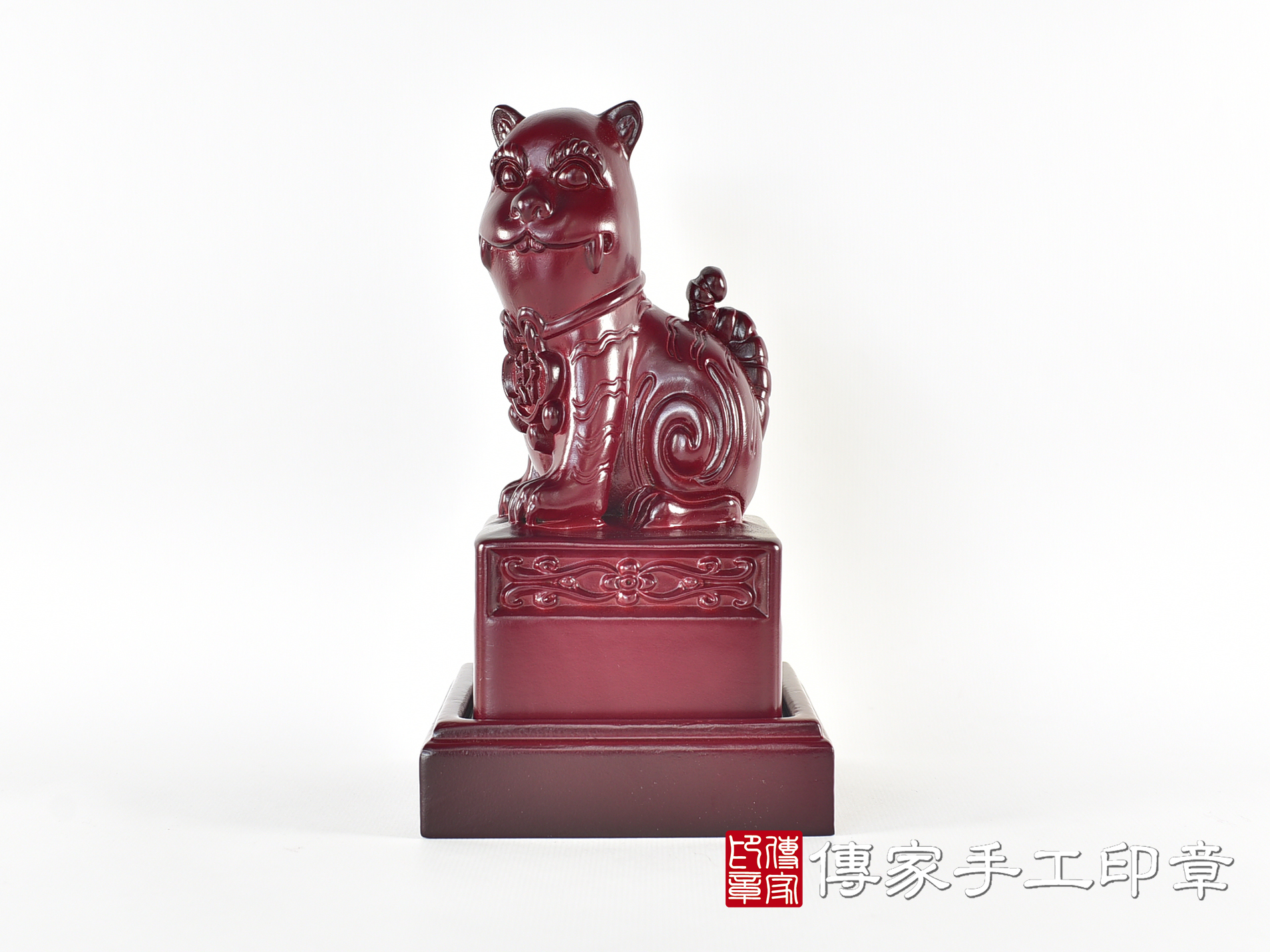 頂級紫檀木上紅漆精雕黑虎將軍廟章:廟章、神明印章(9.5X9.5X高20公分) 1.jpg