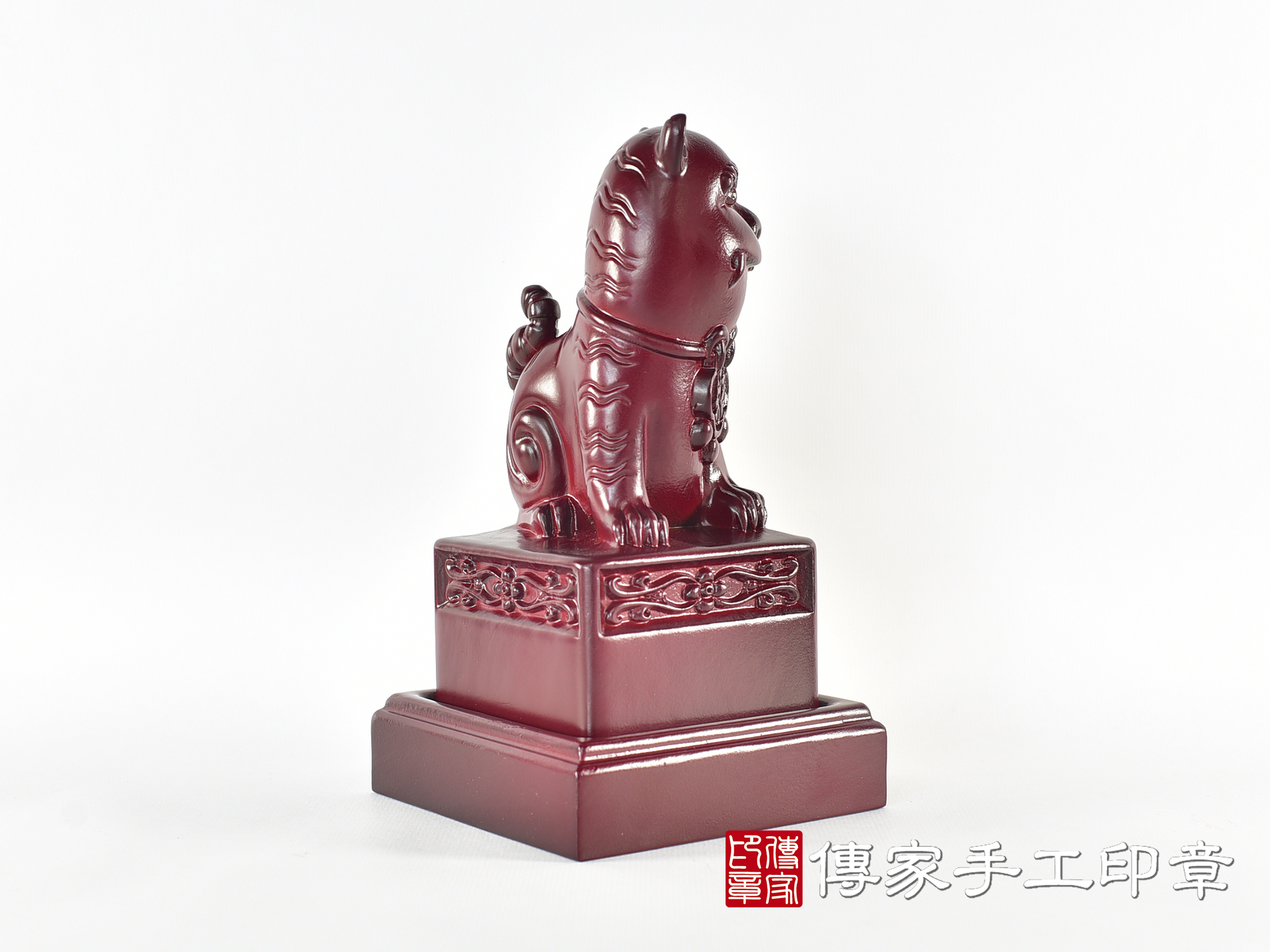 頂級紫檀木上紅漆精雕黑虎將軍廟章:廟章、神明印章(9.5X9.5X高20公分) 4.jpg