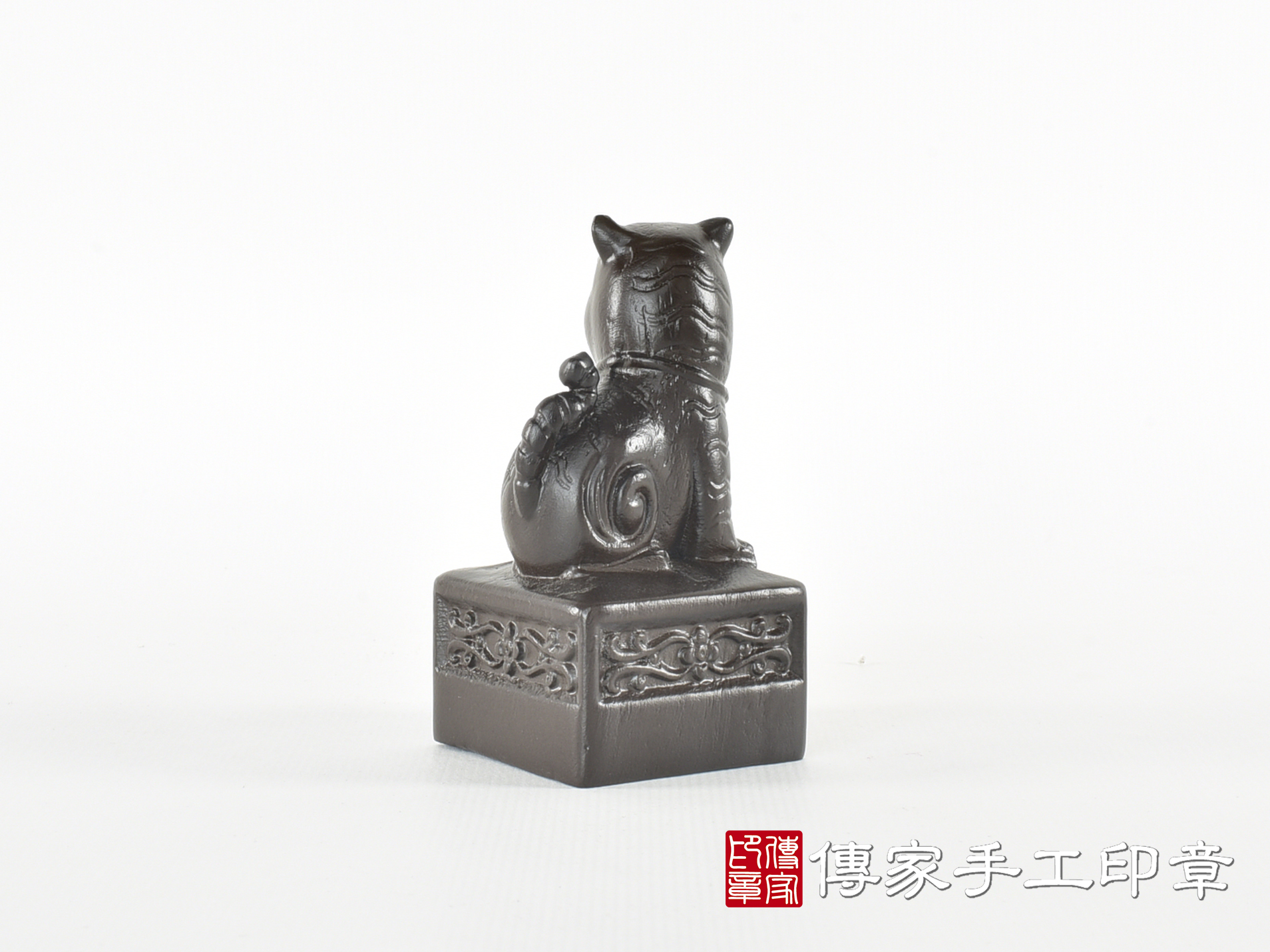 頂級黑檀木精雕黑虎將軍廟章:廟章、神明印章(4.6X4.6X高8.9公分) 3.jpg
