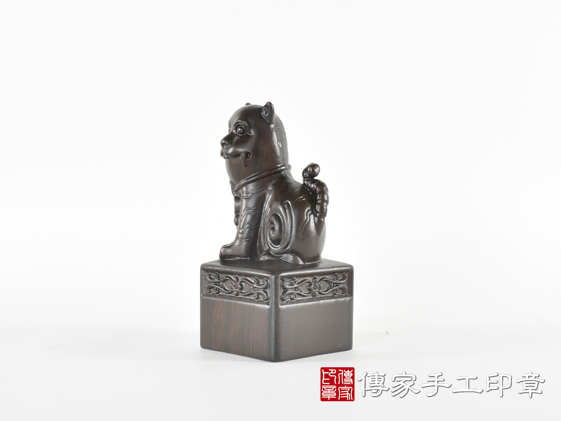 頂級黑檀木精雕黑虎將軍廟章:廟章、神明印章(5.5X5.5X高11.9公分) 2.jpg