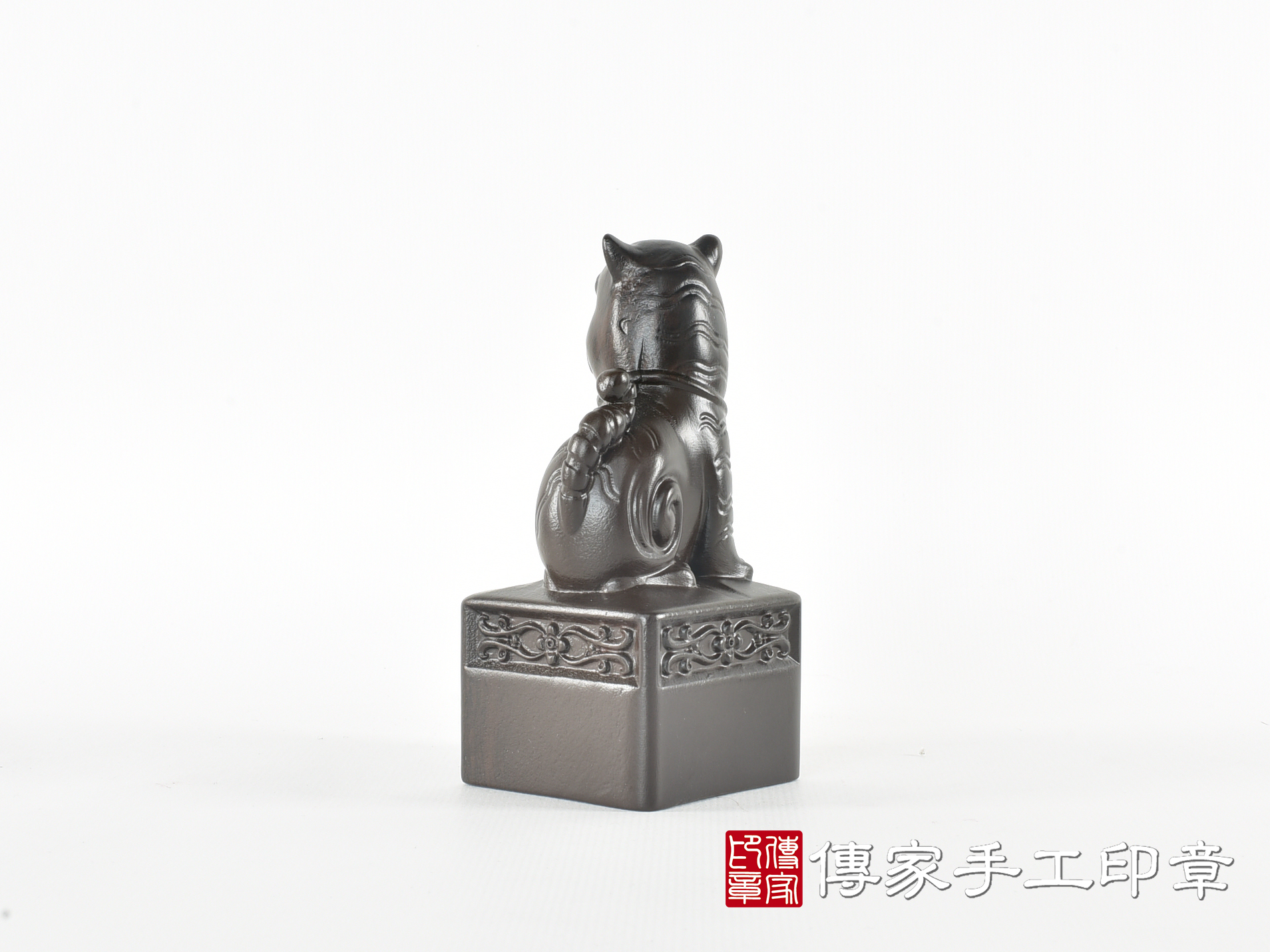 頂級黑檀木精雕黑虎將軍廟章:廟章、神明印章(5.5X5.5X高11.9公分) 3.jpg