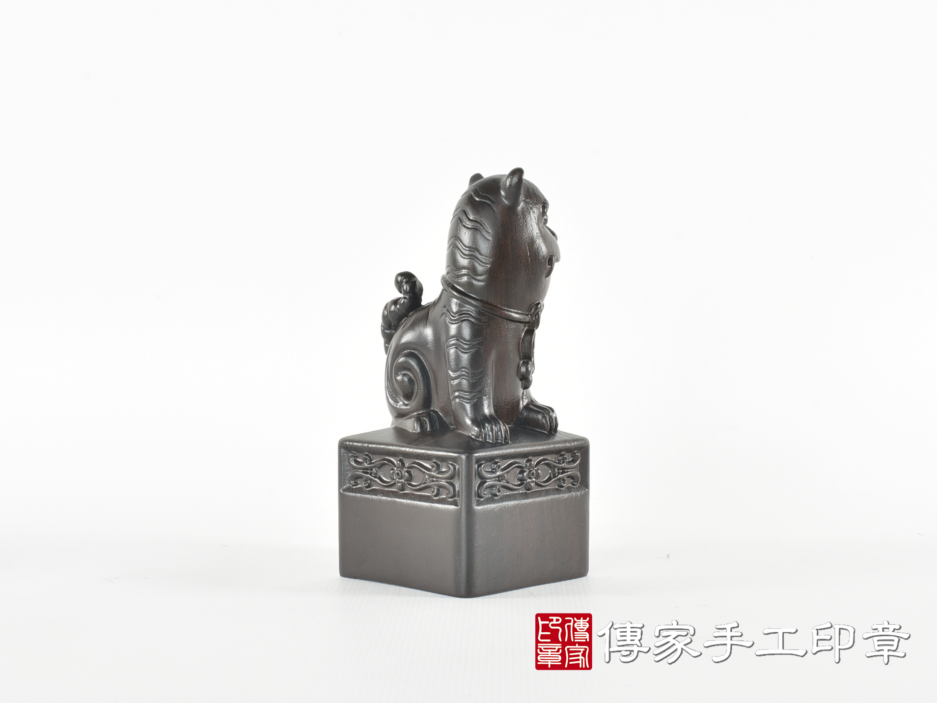 頂級黑檀木精雕黑虎將軍廟章:廟章、神明印章(5.5X5.5X高11.9公分) 4.jpg