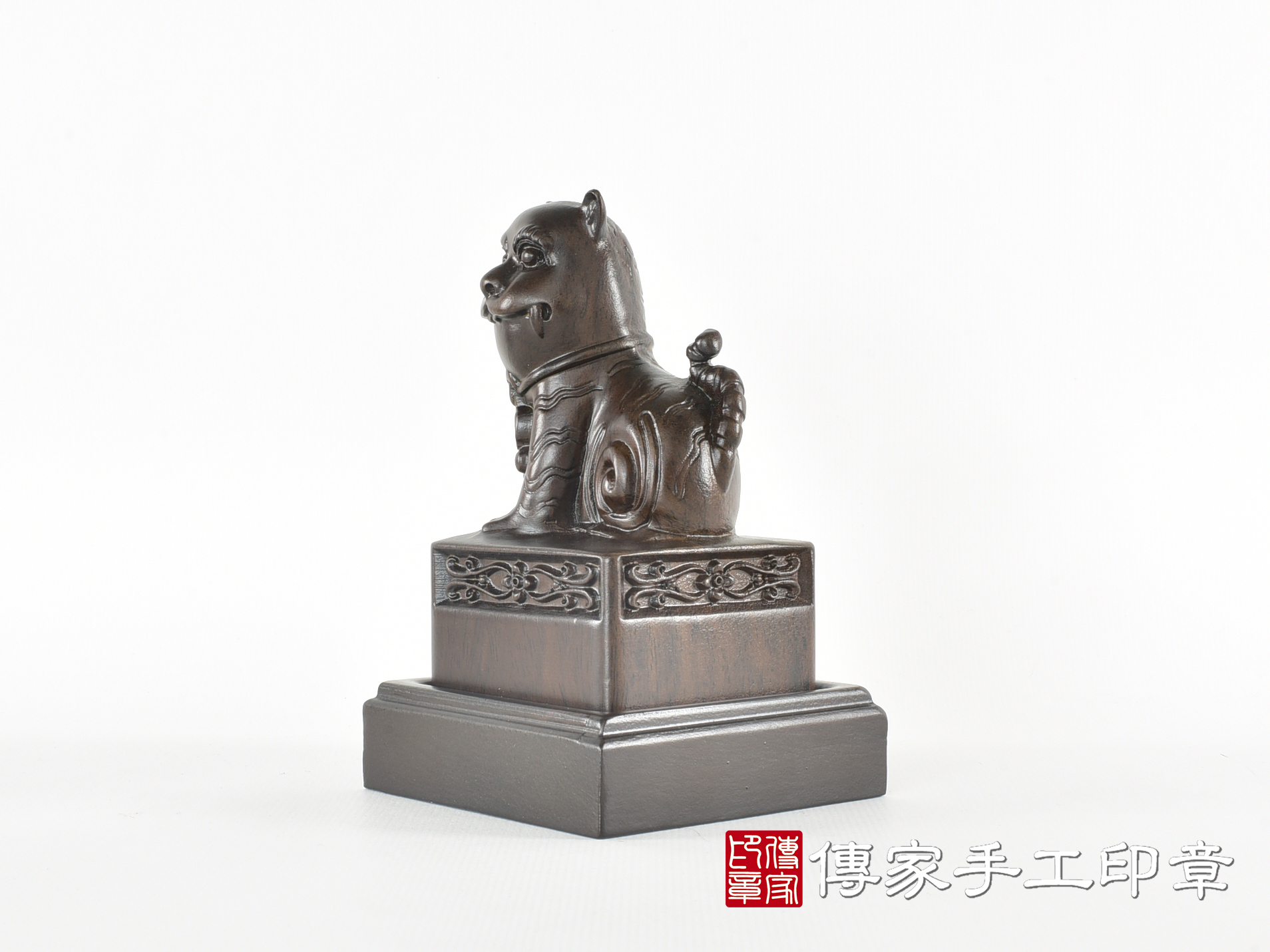 頂級黑檀木精雕黑虎將軍廟章:廟章、神明印章(6.5X6.5X高11.9公分) 2.jpg