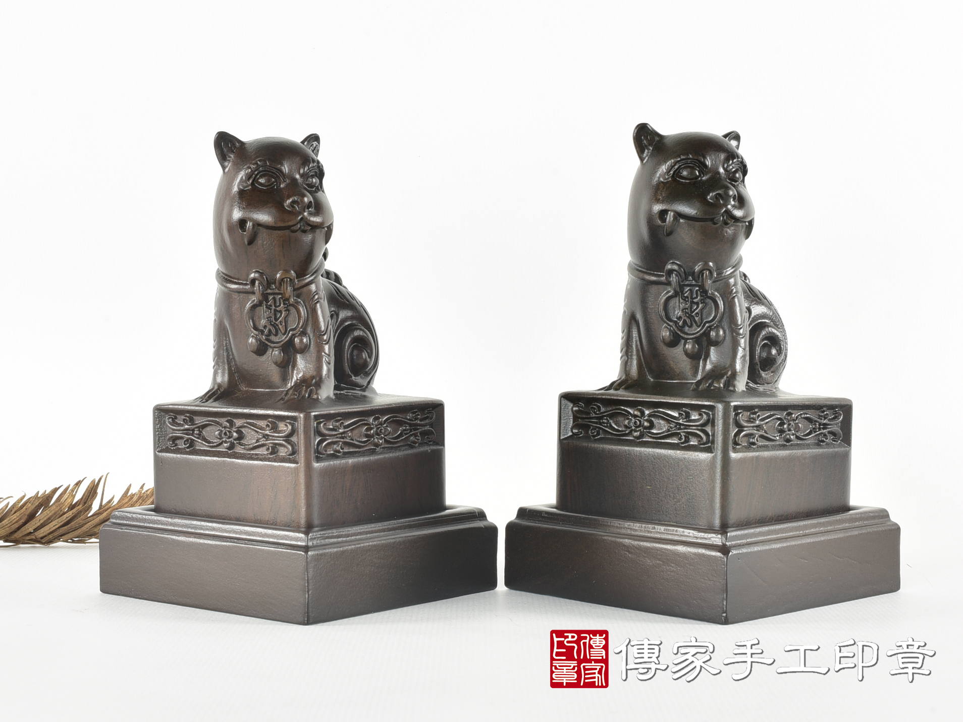 頂級黑檀木精雕黑虎將軍廟章:廟章、神明印章(6.5X6.5X高11.9公分) 10.jpg