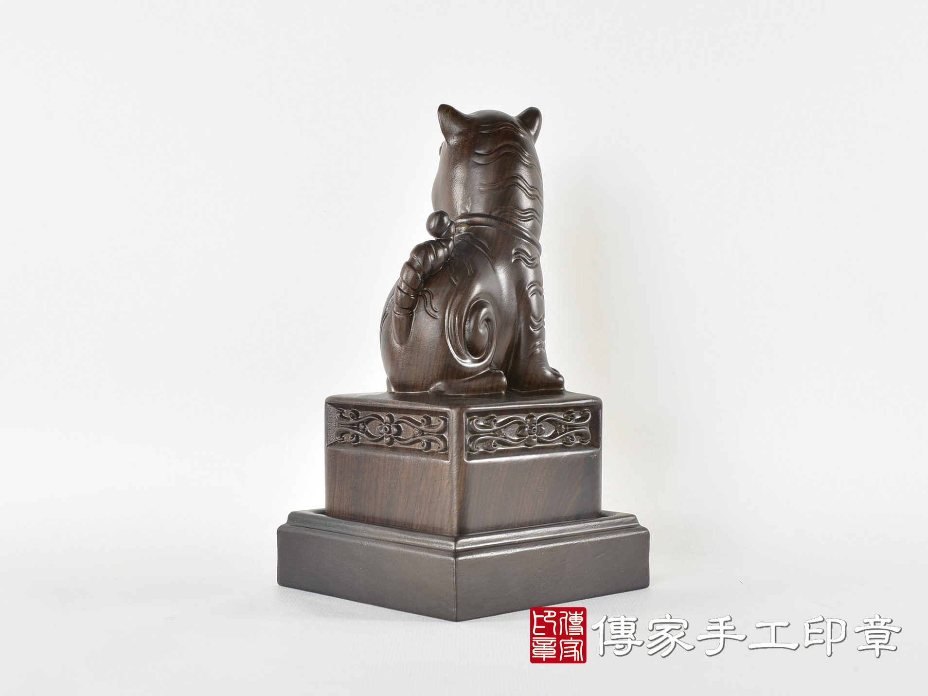 頂級黑檀木精雕黑虎將軍廟章:廟章、神明印章(9.5X9.5X高20公分) 3.jpg