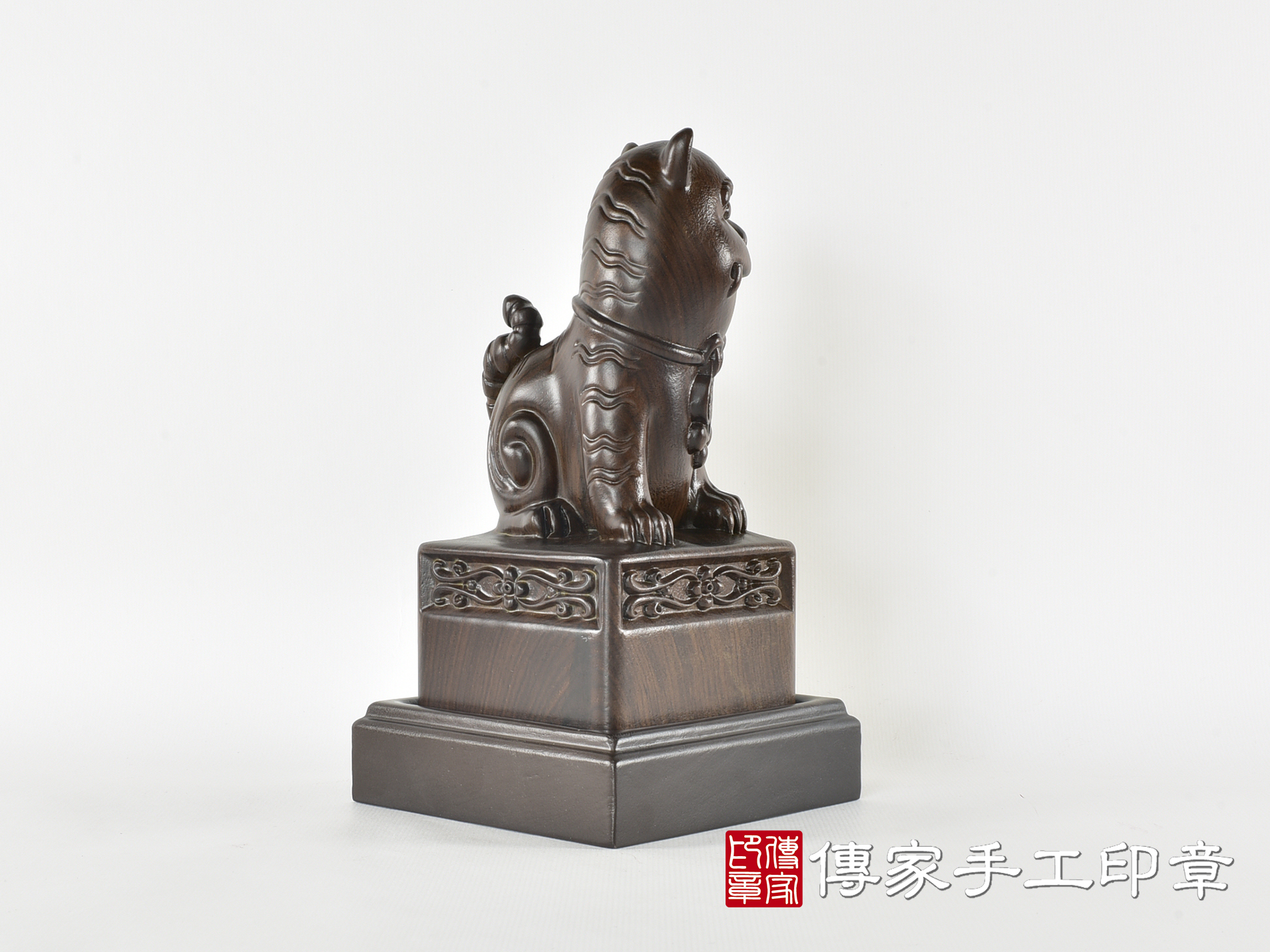 頂級黑檀木精雕黑虎將軍廟章:廟章、神明印章(9.5X9.5X高20公分) 4.jpg