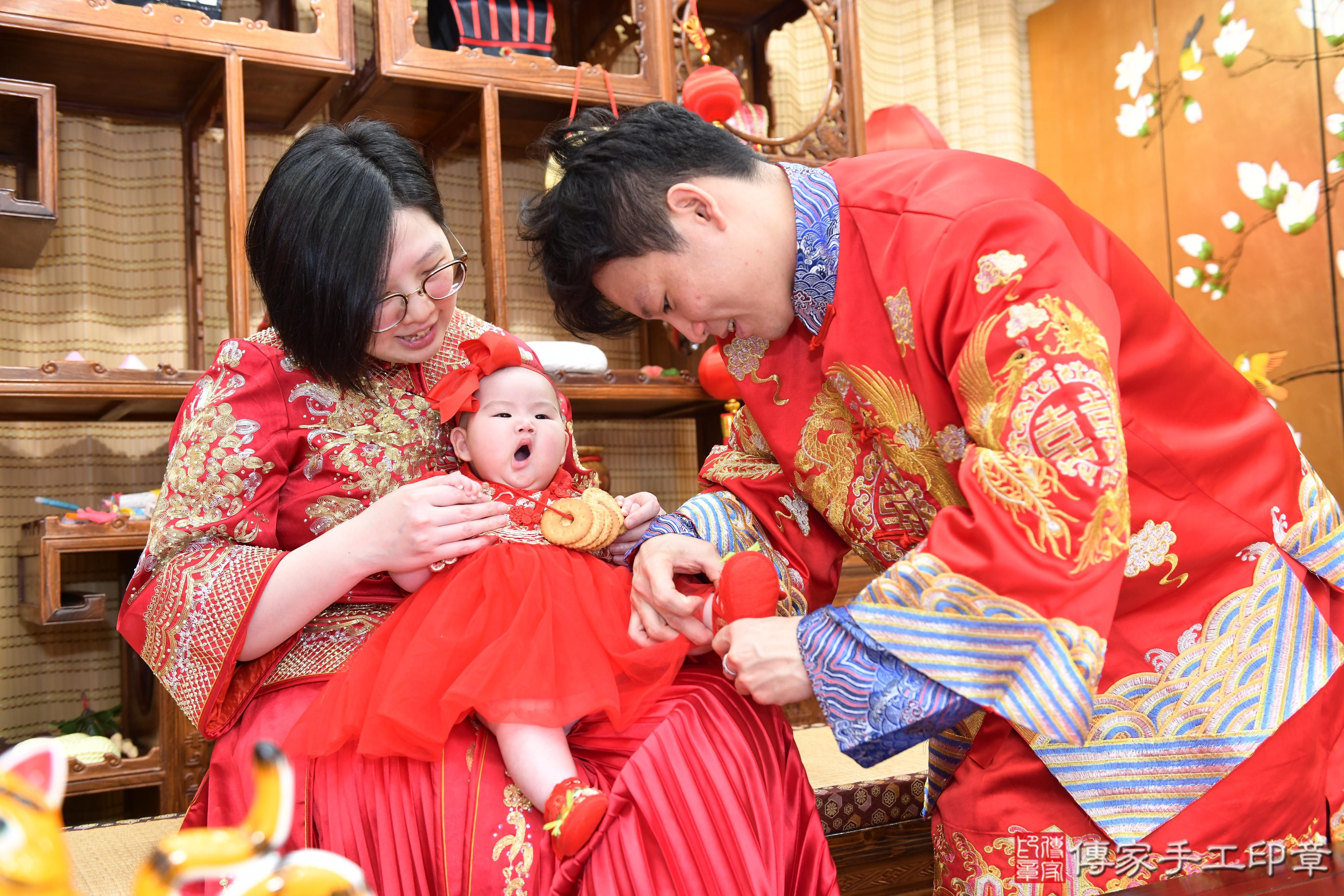 傳家手工印章台南店、抓周、度脺、美式風會場、傳家嬰兒古禮、吉祥話、抓周道具物品24種、拍照。抓周證書。寶寶抓周、滿周歲、生日快樂、祝福 傳家手工印章台南店、抓周、度脺、美式風會場、傳家嬰兒古禮、吉祥話、抓周道具物品24種、拍照。抓周證書。寶寶抓周、滿周歲、生日快樂、祝福