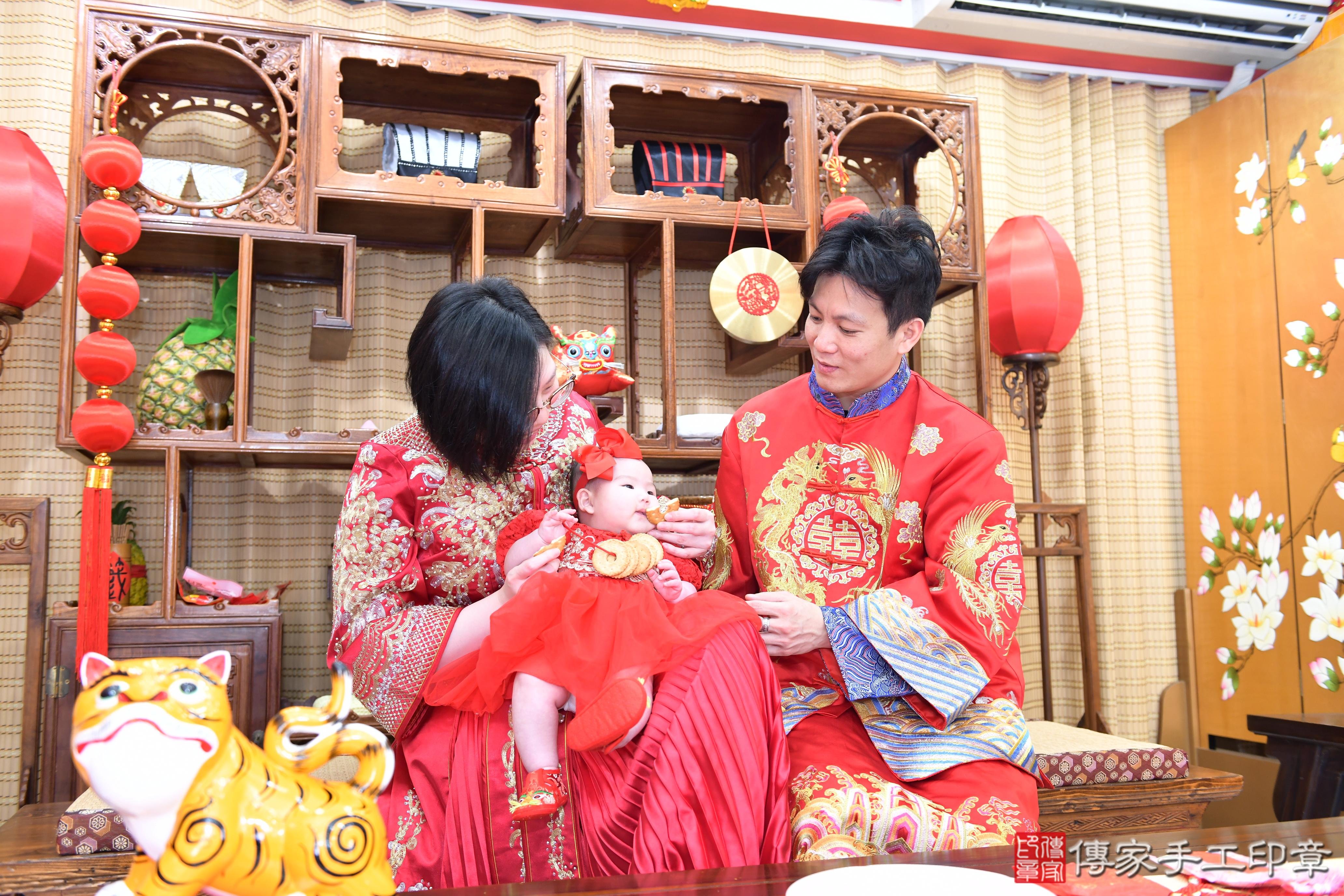 傳家手工印章台南店、抓周、度脺、美式風會場、傳家嬰兒古禮、吉祥話、抓周道具物品24種、拍照。抓周證書。寶寶抓周、滿周歲、生日快樂、祝福 傳家手工印章台南店、抓周、度脺、美式風會場、傳家嬰兒古禮、吉祥話、抓周道具物品24種、拍照。抓周證書。寶寶抓周、滿周歲、生日快樂、祝福