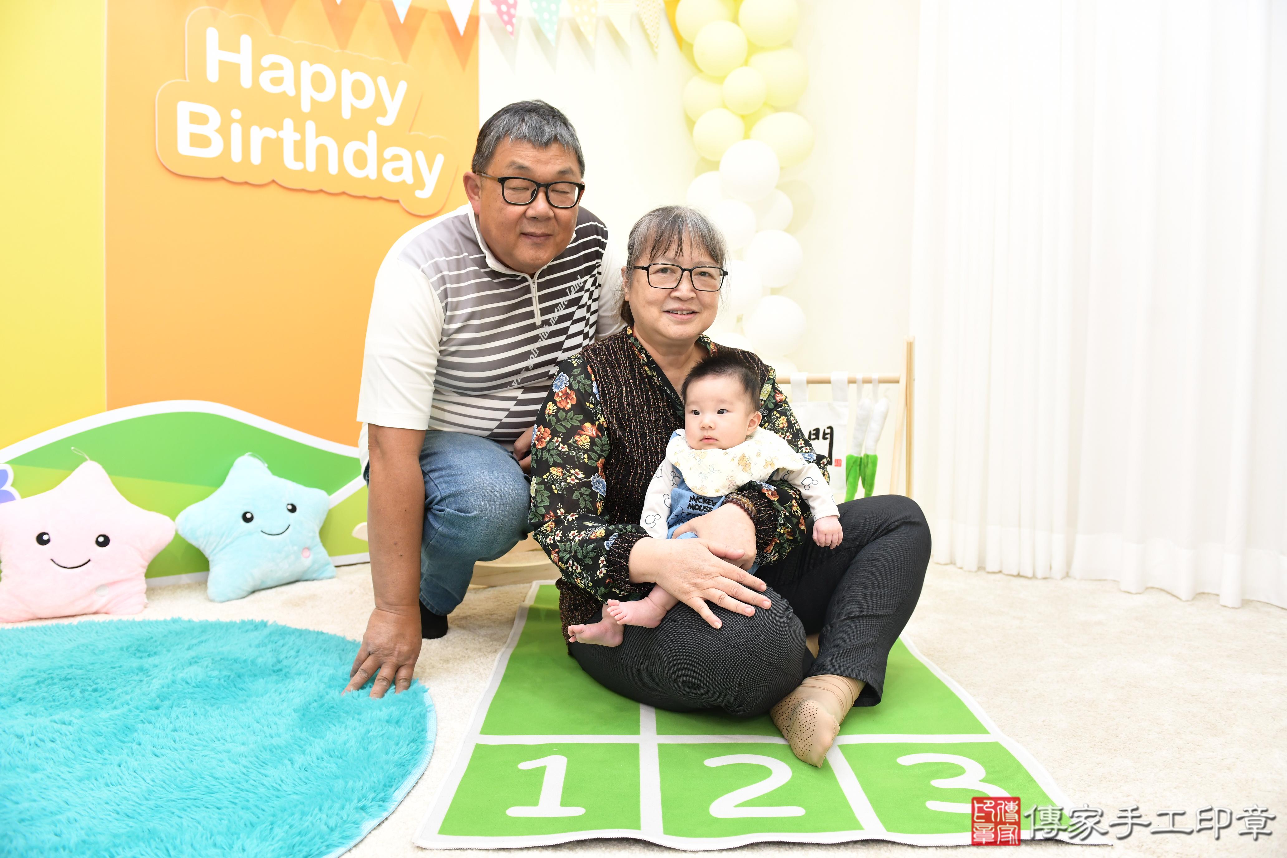 傳家手工印章台南店、抓周、度脺、美式風會場、傳家嬰兒古禮、吉祥話、抓周道具物品24種、拍照。抓周證書。寶寶抓周、滿周歲、生日快樂、祝福 傳家手工印章台南店、抓周、度脺、美式風會場、傳家嬰兒古禮、吉祥話、抓周道具物品24種、拍照。抓周證書。寶寶抓周、滿周歲、生日快樂、祝福