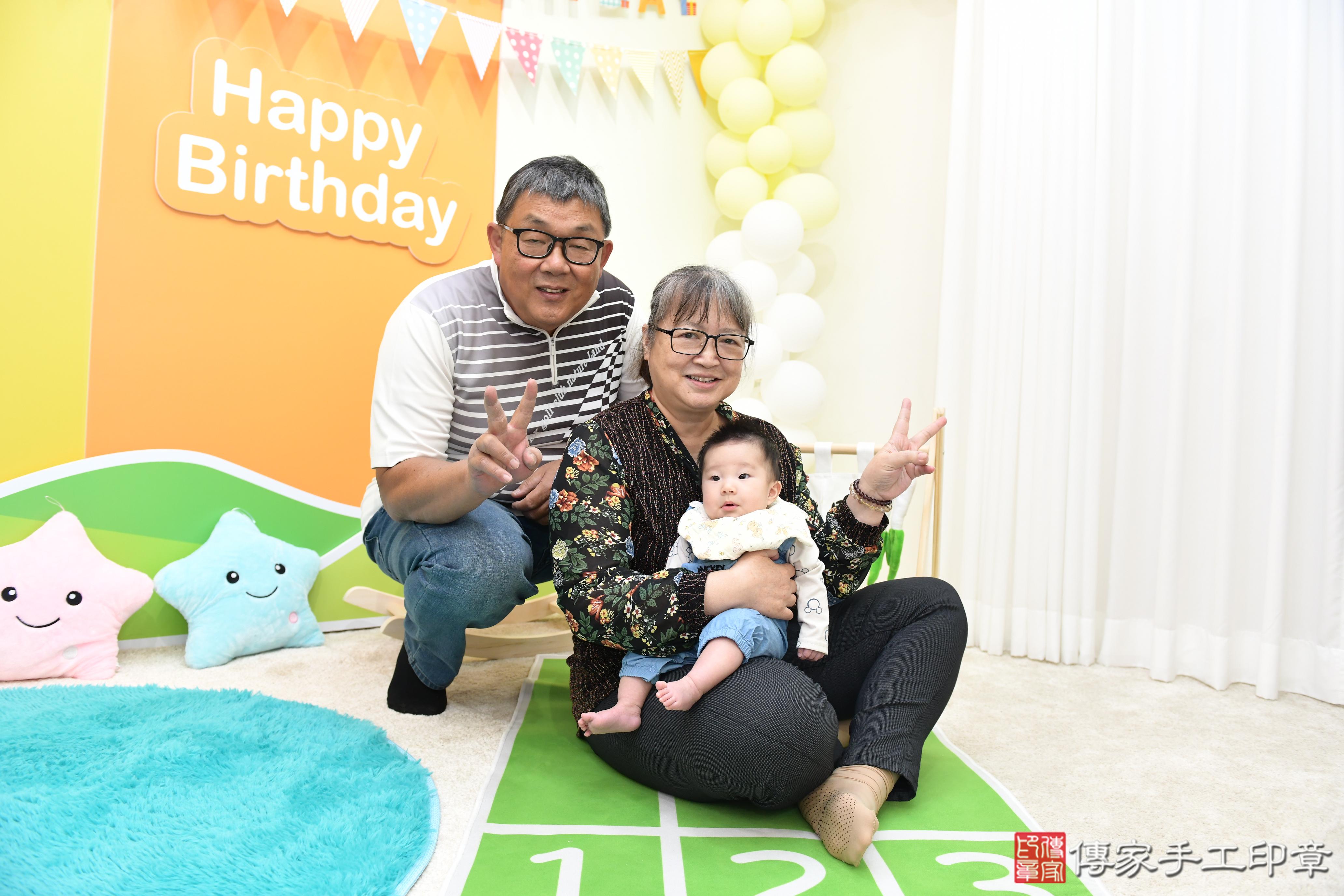 傳家手工印章台南店、抓周、度脺、美式風會場、傳家嬰兒古禮、吉祥話、抓周道具物品24種、拍照。抓周證書。寶寶抓周、滿周歲、生日快樂、祝福 傳家手工印章台南店、抓周、度脺、美式風會場、傳家嬰兒古禮、吉祥話、抓周道具物品24種、拍照。抓周證書。寶寶抓周、滿周歲、生日快樂、祝福