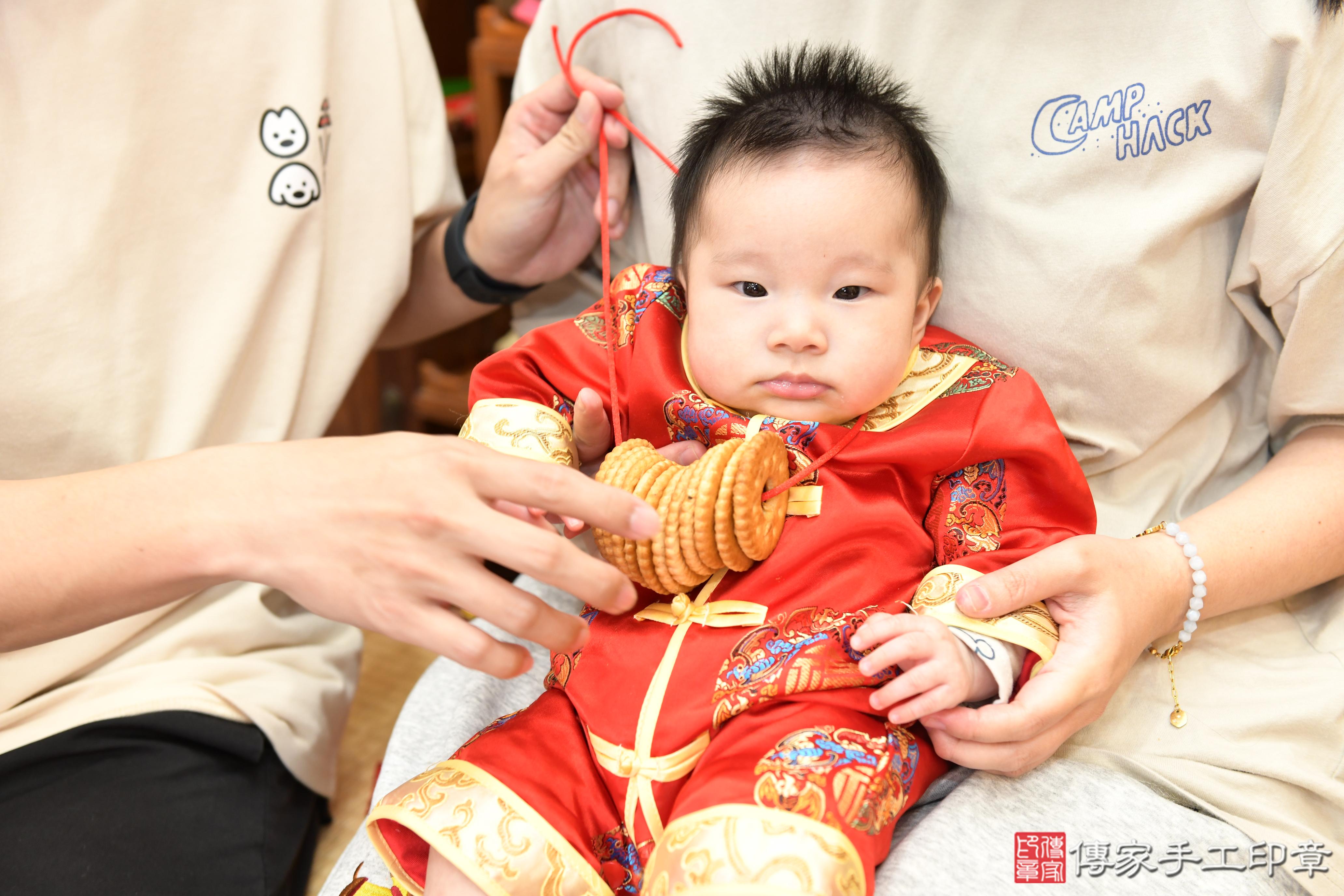 傳家手工印章台南店、抓周、度脺、美式風會場、傳家嬰兒古禮、吉祥話、抓周道具物品24種、拍照。抓周證書。寶寶抓周、滿周歲、生日快樂、祝福 傳家手工印章台南店、抓周、度脺、美式風會場、傳家嬰兒古禮、吉祥話、抓周道具物品24種、拍照。抓周證書。寶寶抓周、滿周歲、生日快樂、祝福