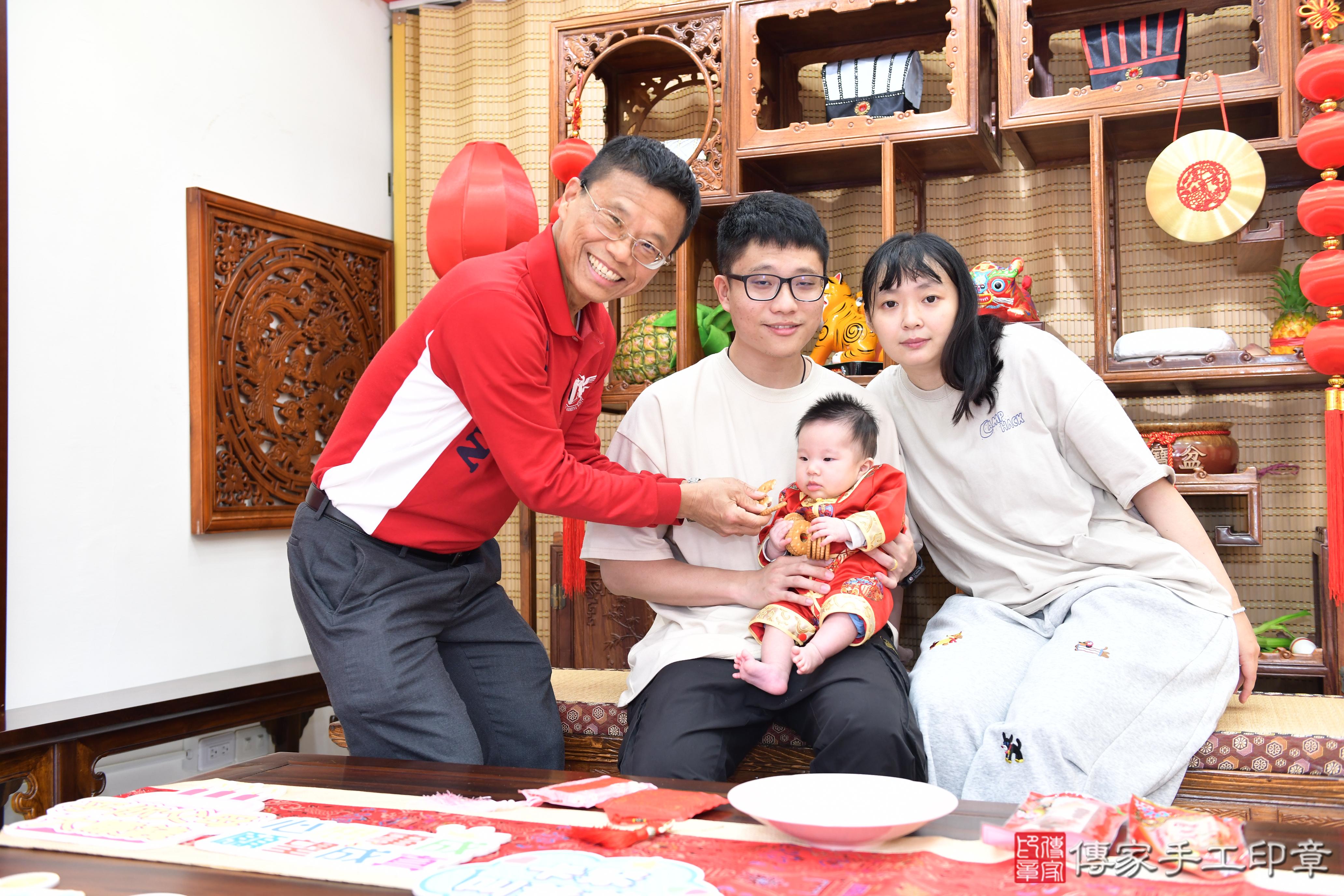 傳家手工印章台南店、抓周、度脺、美式風會場、傳家嬰兒古禮、吉祥話、抓周道具物品24種、拍照。抓周證書。寶寶抓周、滿周歲、生日快樂、祝福 傳家手工印章台南店、抓周、度脺、美式風會場、傳家嬰兒古禮、吉祥話、抓周道具物品24種、拍照。抓周證書。寶寶抓周、滿周歲、生日快樂、祝福