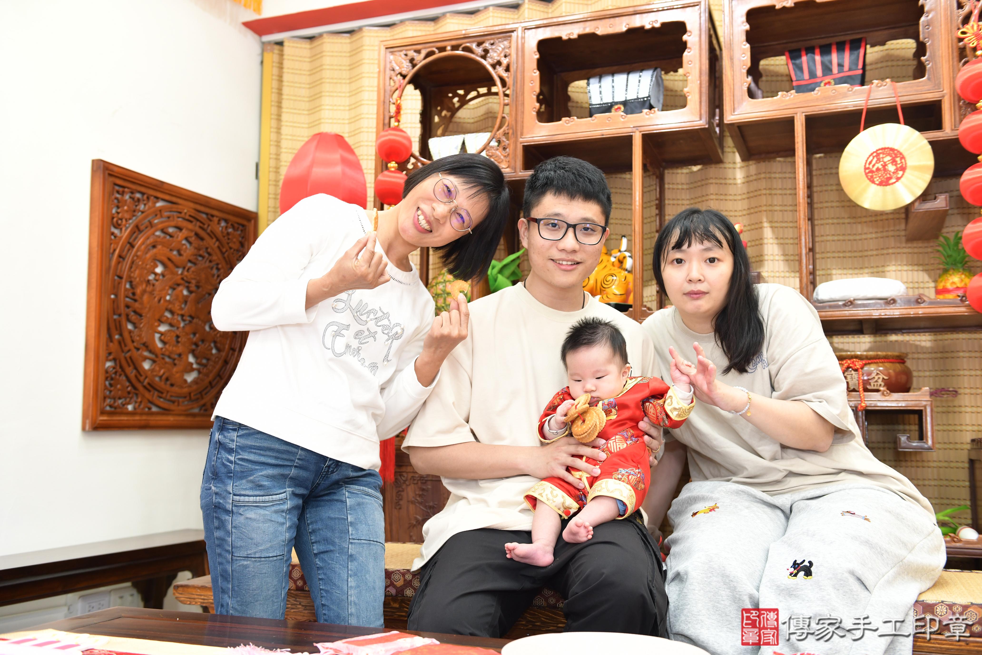 傳家手工印章台南店、抓周、度脺、美式風會場、傳家嬰兒古禮、吉祥話、抓周道具物品24種、拍照。抓周證書。寶寶抓周、滿周歲、生日快樂、祝福 傳家手工印章台南店、抓周、度脺、美式風會場、傳家嬰兒古禮、吉祥話、抓周道具物品24種、拍照。抓周證書。寶寶抓周、滿周歲、生日快樂、祝福