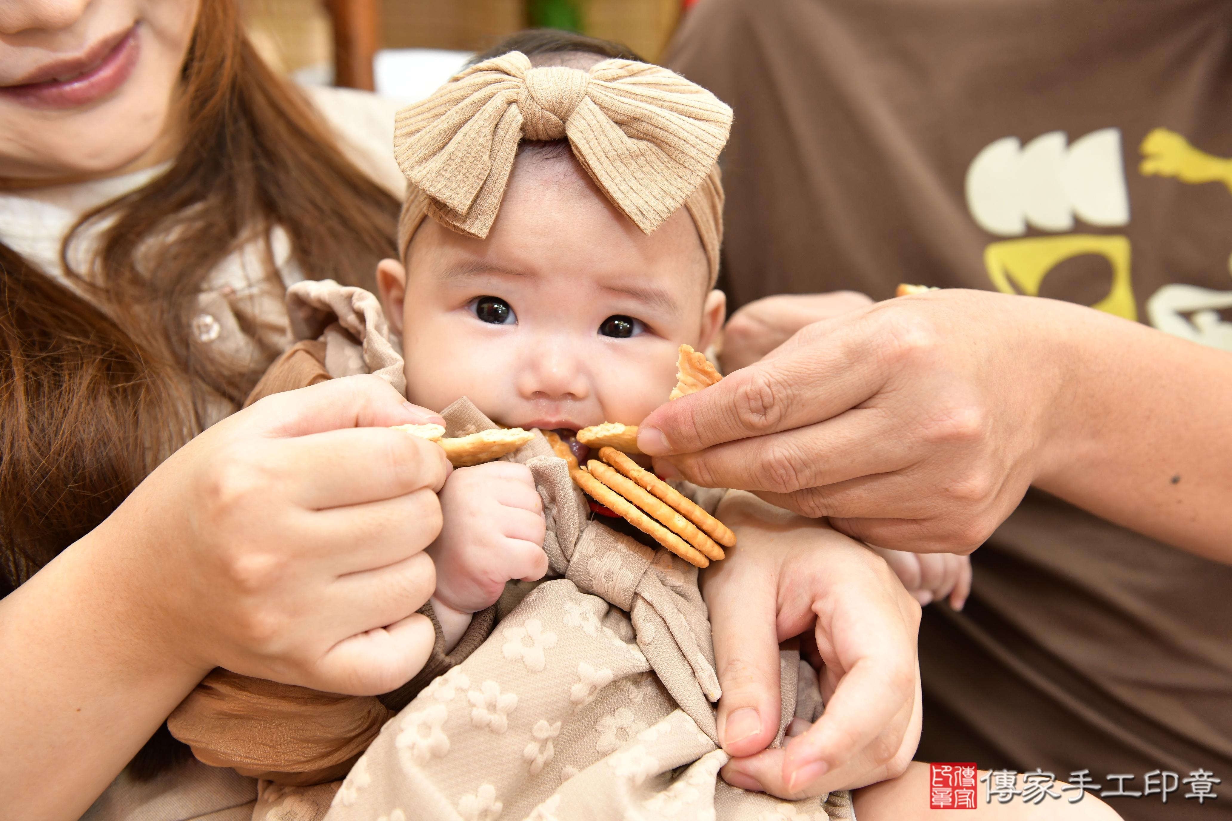傳家手工印章台南店、抓周、度脺、美式風會場、傳家嬰兒古禮、吉祥話、抓周道具物品24種、拍照。抓周證書。寶寶抓周、滿周歲、生日快樂、祝福 傳家手工印章台南店、抓周、度脺、美式風會場、傳家嬰兒古禮、吉祥話、抓周道具物品24種、拍照。抓周證書。寶寶抓周、滿周歲、生日快樂、祝福