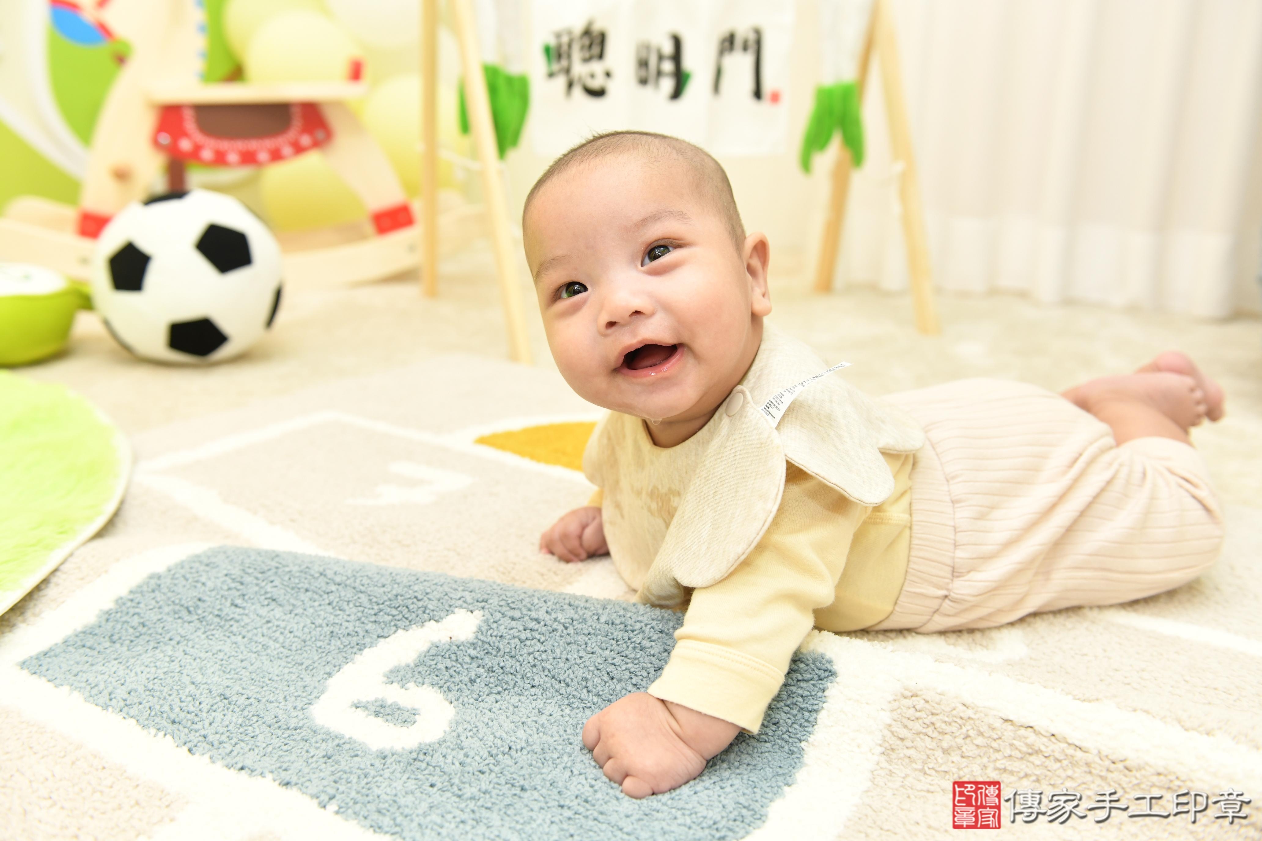 傳家手工印章台南店、抓周、度脺、美式風會場、傳家嬰兒古禮、吉祥話、抓周道具物品24種、拍照。抓周證書。寶寶抓周、滿周歲、生日快樂、祝福