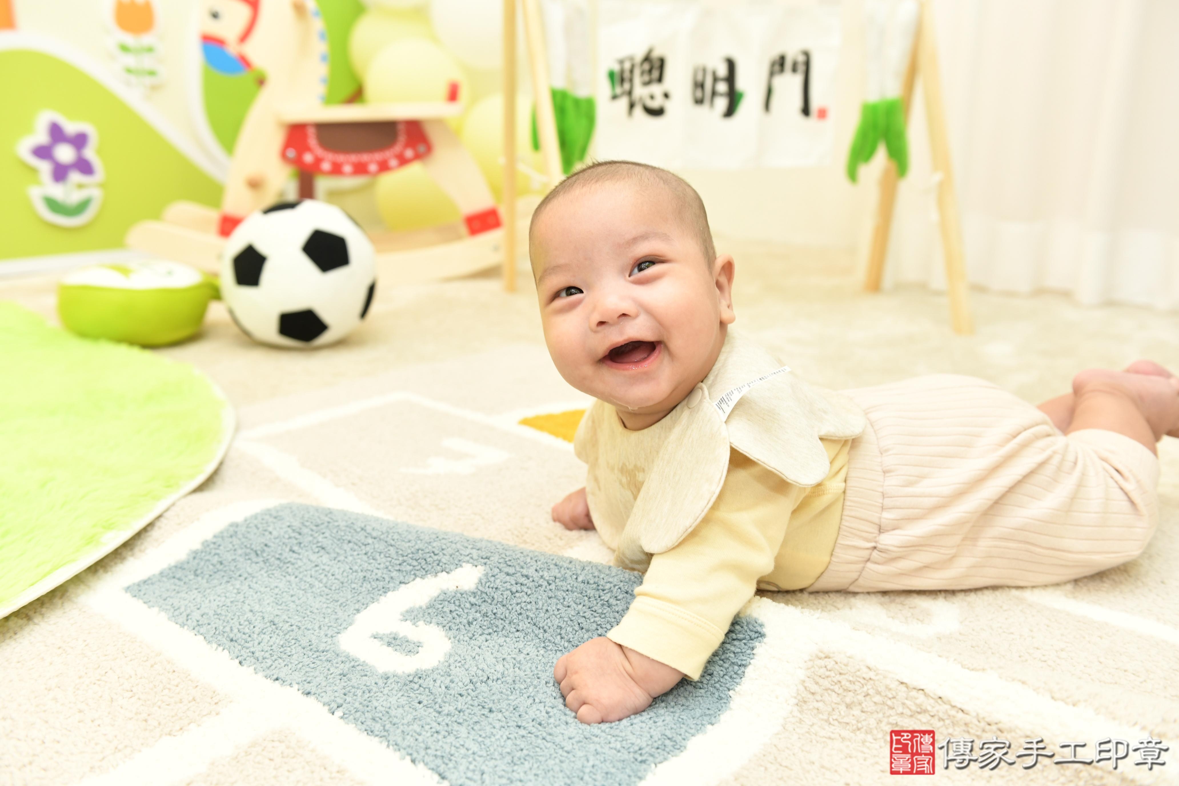 傳家手工印章台南店、抓周、度脺、美式風會場、傳家嬰兒古禮、吉祥話、抓周道具物品24種、拍照。抓周證書。寶寶抓周、滿周歲、生日快樂、祝福