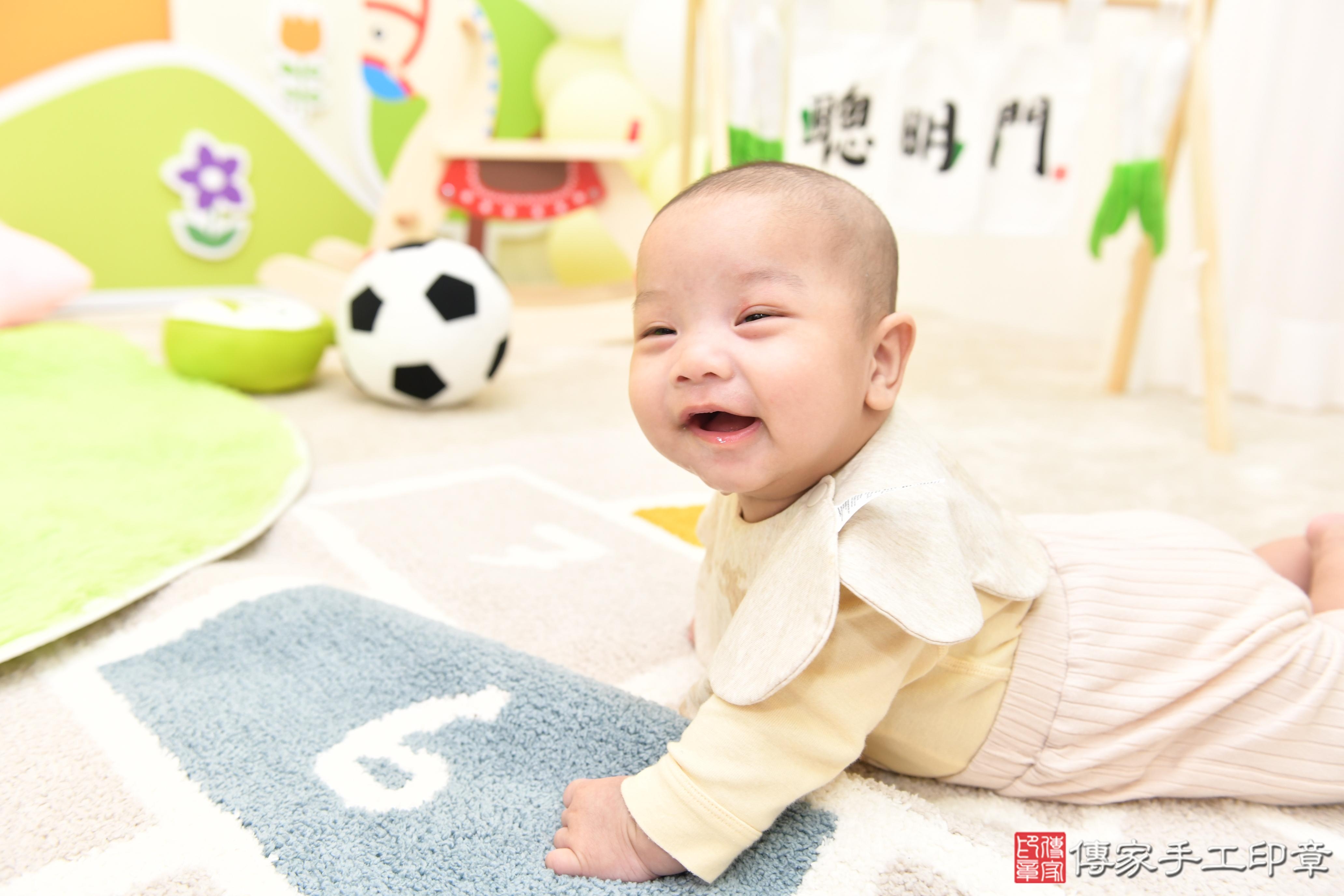 傳家手工印章台南店、抓周、度脺、美式風會場、傳家嬰兒古禮、吉祥話、抓周道具物品24種、拍照。抓周證書。寶寶抓周、滿周歲、生日快樂、祝福