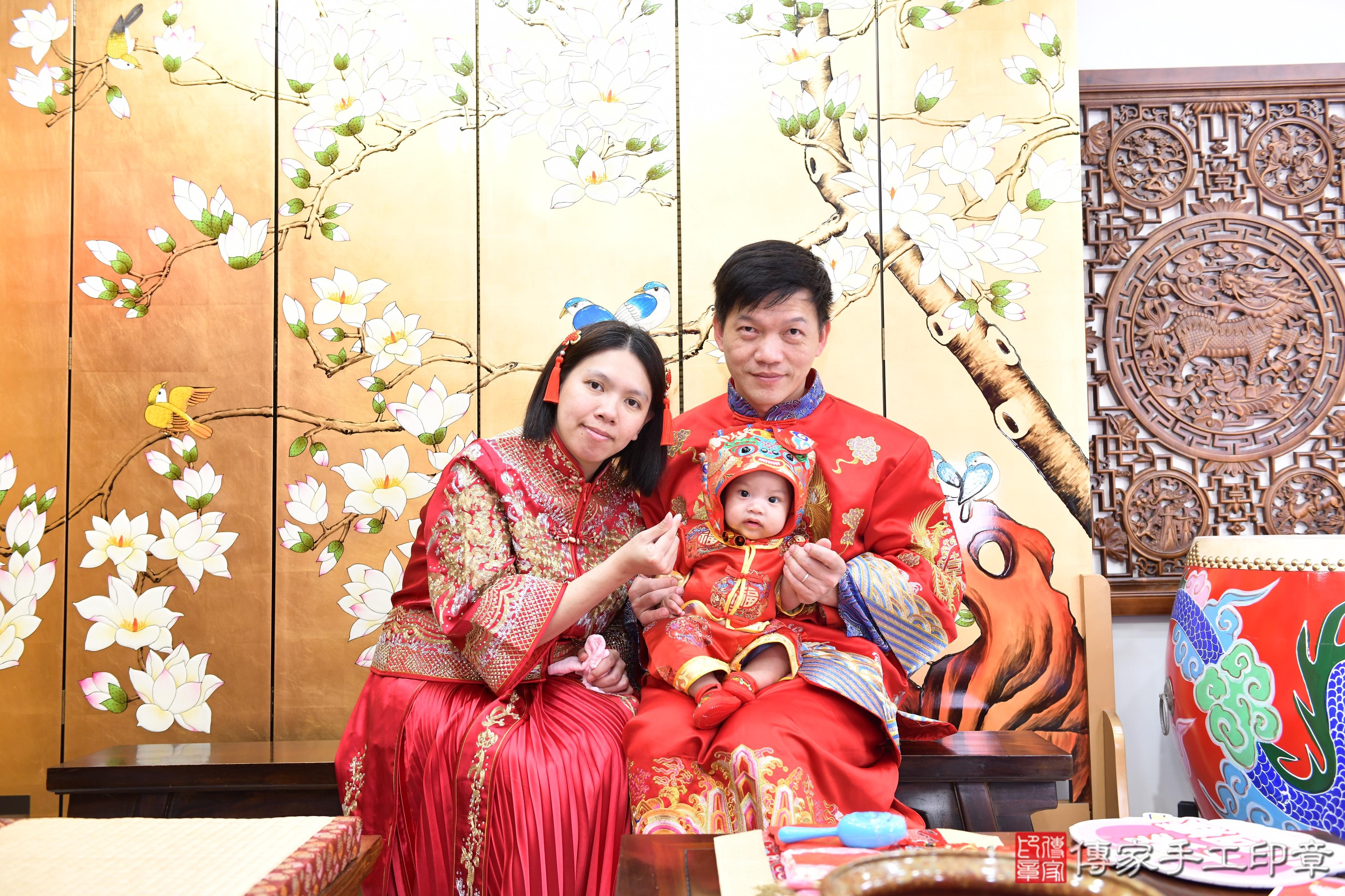 傳家手工印章台南店、抓周、度脺、美式風會場、傳家嬰兒古禮、吉祥話、抓周道具物品24種、拍照。抓周證書。寶寶抓周、滿周歲、生日快樂、祝福