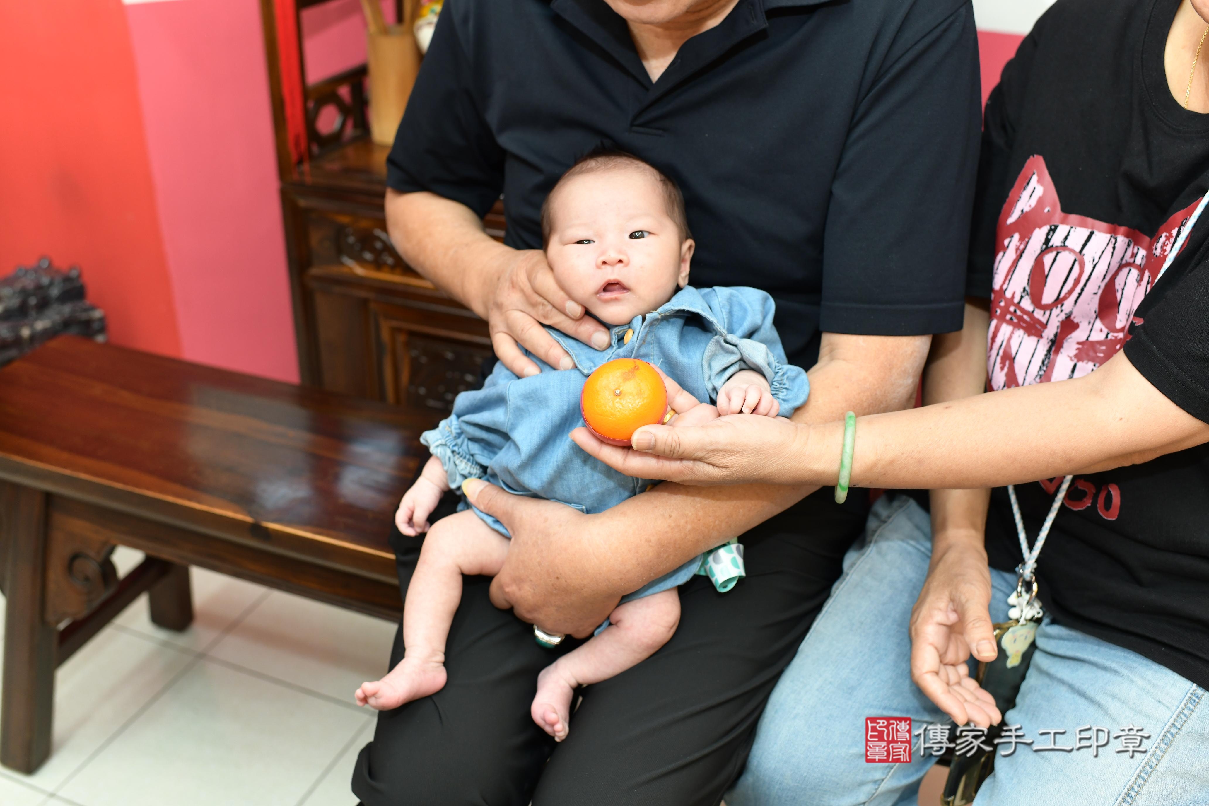 傳家手工印章高雄店、抓周、度脺、美式風會場、傳家嬰兒古禮、吉祥話、抓周道具物品24種、拍照。抓周證書。寶寶抓周、滿周歲、生日快樂、祝福