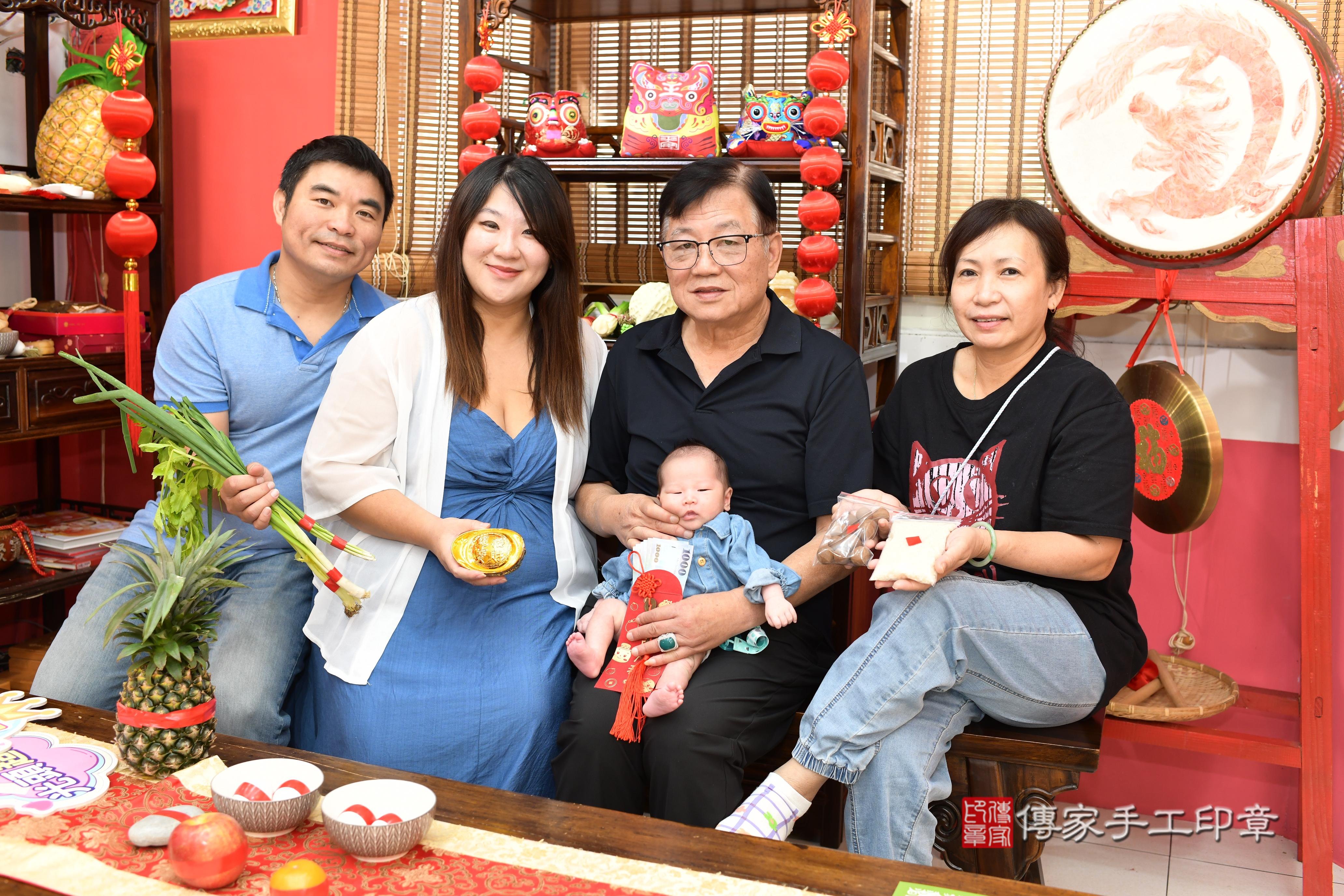 傳家手工印章高雄店、抓周、度脺、美式風會場、傳家嬰兒古禮、吉祥話、抓周道具物品24種、拍照。抓周證書。寶寶抓周、滿周歲、生日快樂、祝福