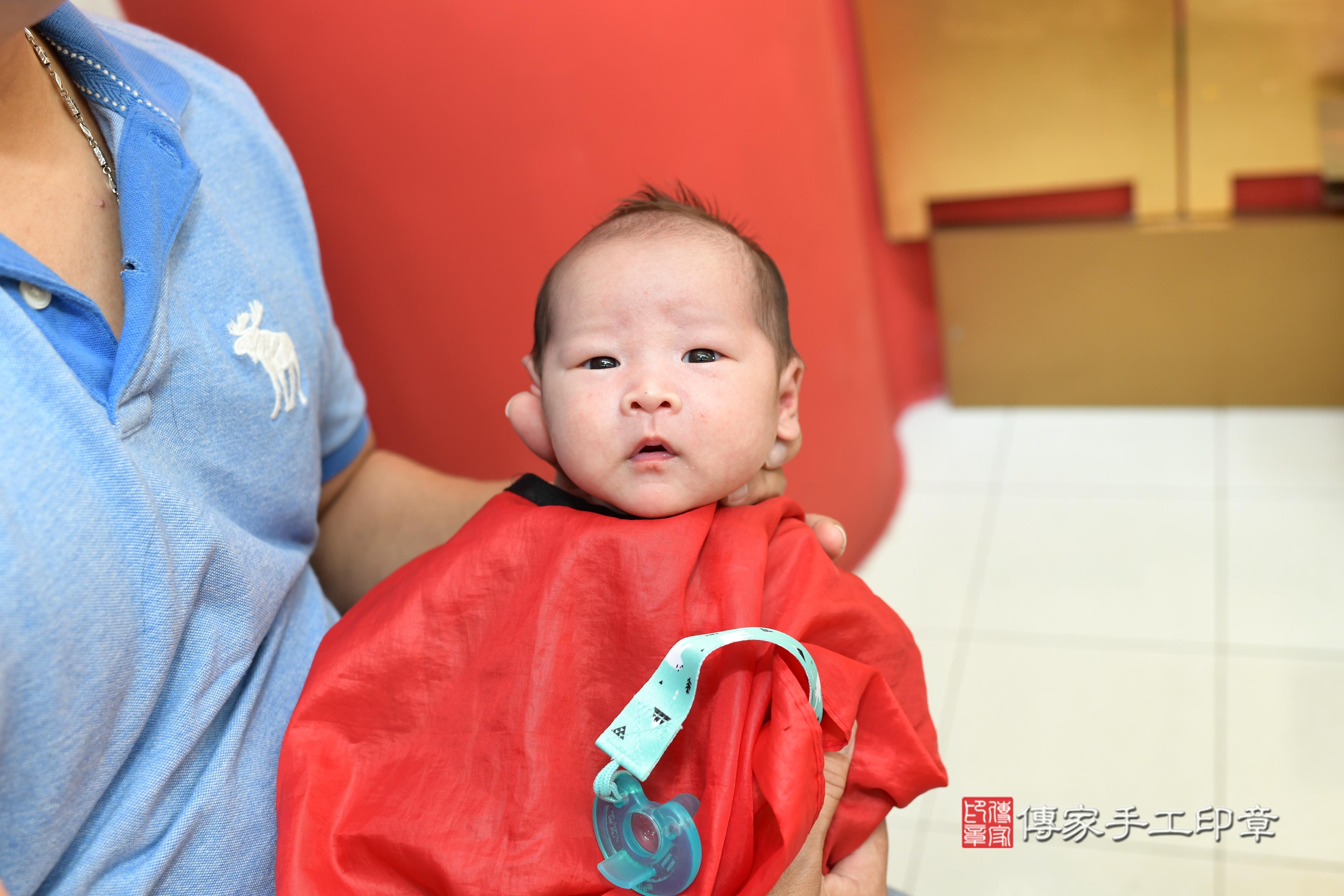 傳家手工印章高雄店、抓周、度脺、美式風會場、傳家嬰兒古禮、吉祥話、抓周道具物品24種、拍照。抓周證書。寶寶抓周、滿周歲、生日快樂、祝福