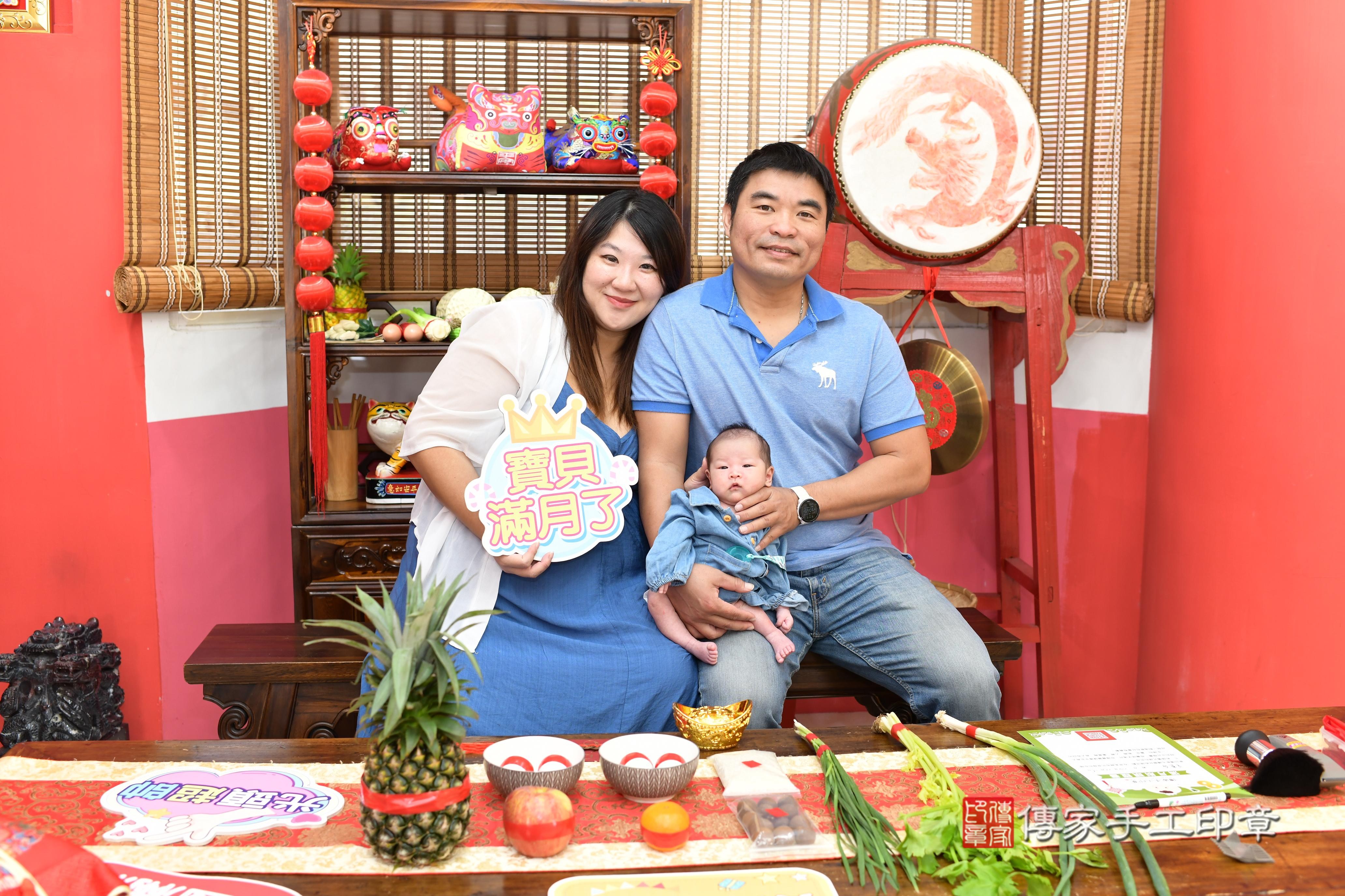 傳家手工印章高雄店、抓周、度脺、美式風會場、傳家嬰兒古禮、吉祥話、抓周道具物品24種、拍照。抓周證書。寶寶抓周、滿周歲、生日快樂、祝福