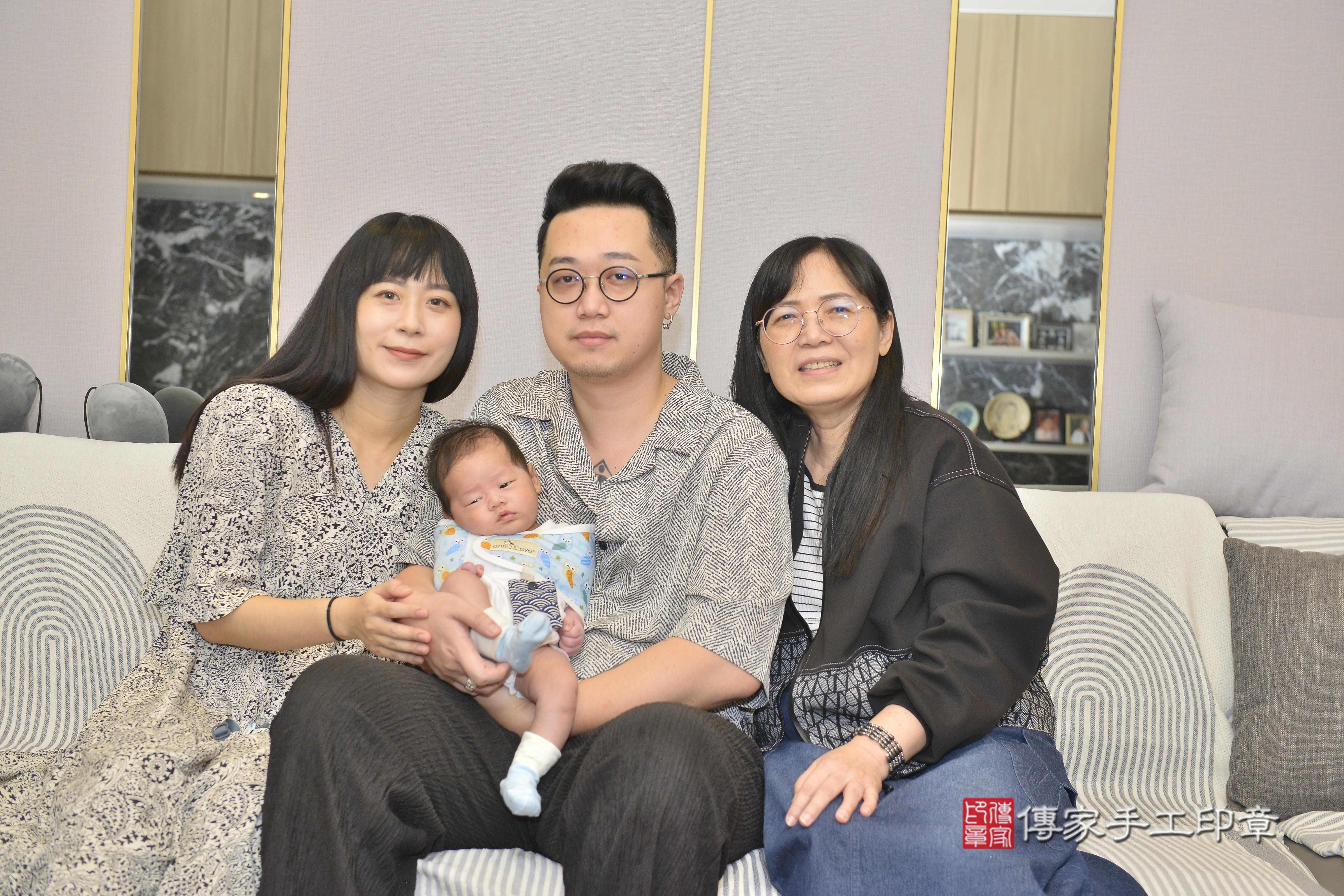 傳家手工印章高雄店、抓周、度脺、美式風會場、傳家嬰兒古禮、吉祥話、抓周道具物品24種、拍照。抓周證書。寶寶抓周、滿周歲、生日快樂、祝福 傳家手工印章高雄店、抓周、度脺、美式風會場、傳家嬰兒古禮、吉祥話、抓周道具物品24種、拍照。抓周證書。寶寶抓周、滿周歲、生日快樂、祝福