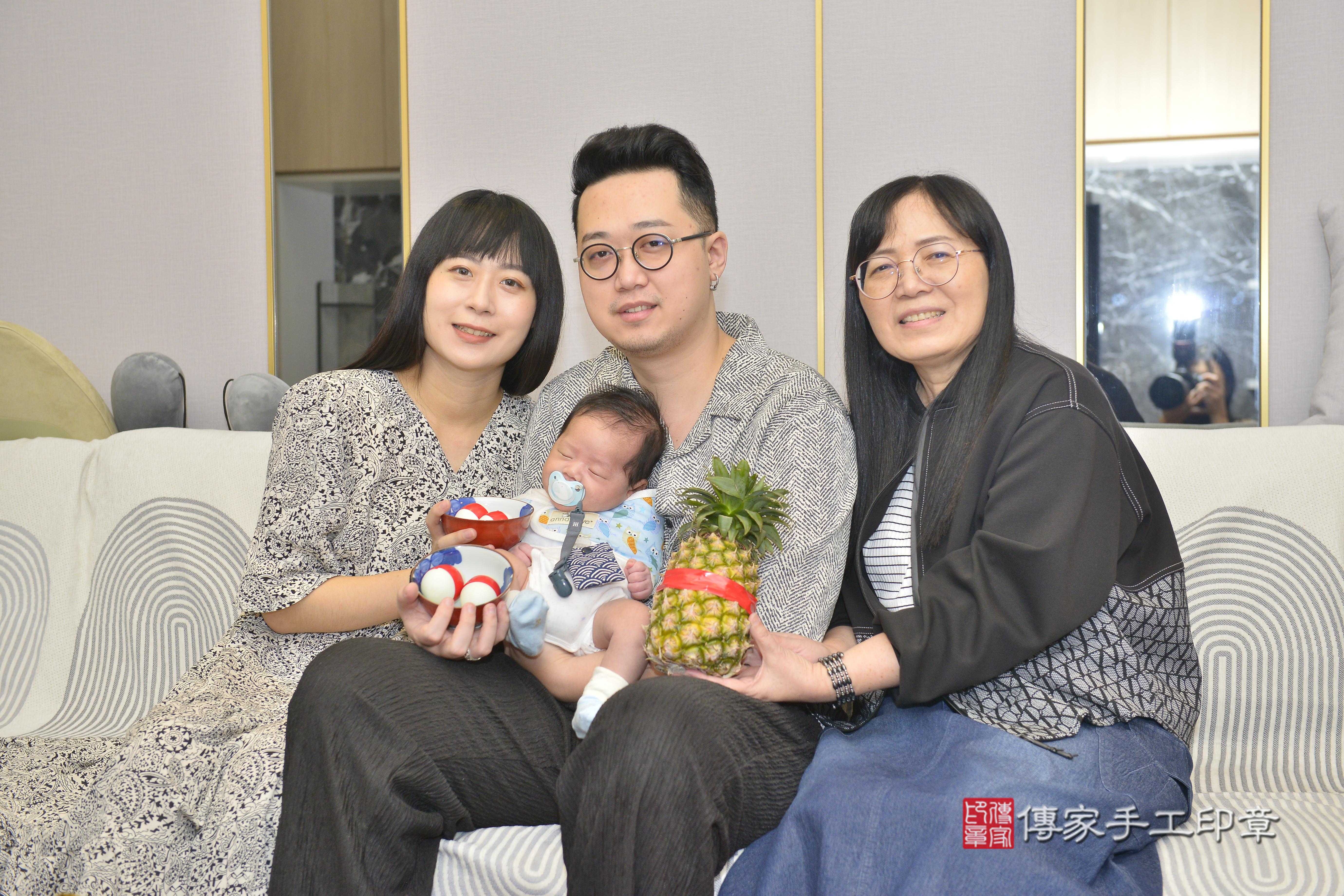 傳家手工印章高雄店、抓周、度脺、美式風會場、傳家嬰兒古禮、吉祥話、抓周道具物品24種、拍照。抓周證書。寶寶抓周、滿周歲、生日快樂、祝福 傳家手工印章高雄店、抓周、度脺、美式風會場、傳家嬰兒古禮、吉祥話、抓周道具物品24種、拍照。抓周證書。寶寶抓周、滿周歲、生日快樂、祝福