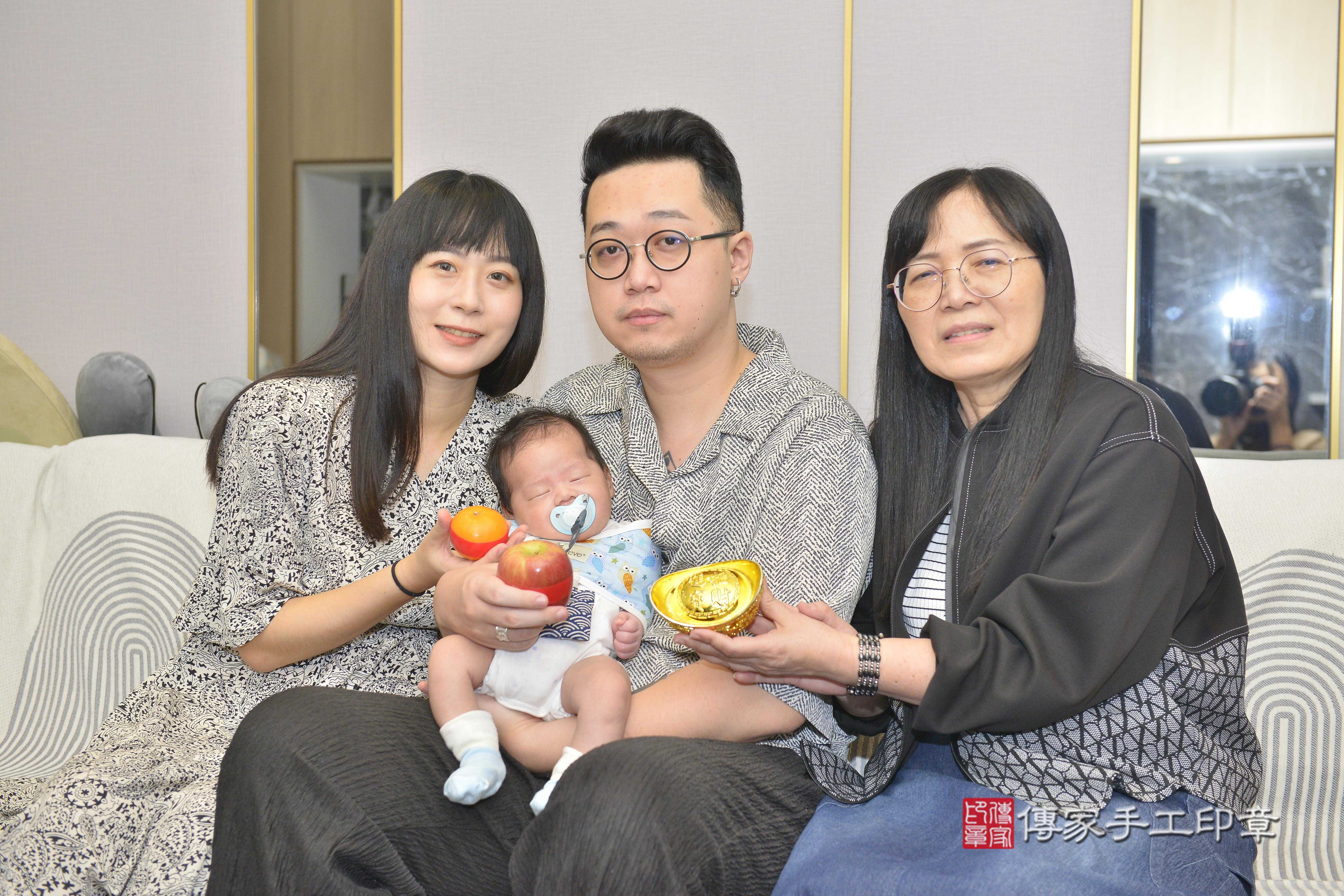 傳家手工印章高雄店、抓周、度脺、美式風會場、傳家嬰兒古禮、吉祥話、抓周道具物品24種、拍照。抓周證書。寶寶抓周、滿周歲、生日快樂、祝福 傳家手工印章高雄店、抓周、度脺、美式風會場、傳家嬰兒古禮、吉祥話、抓周道具物品24種、拍照。抓周證書。寶寶抓周、滿周歲、生日快樂、祝福