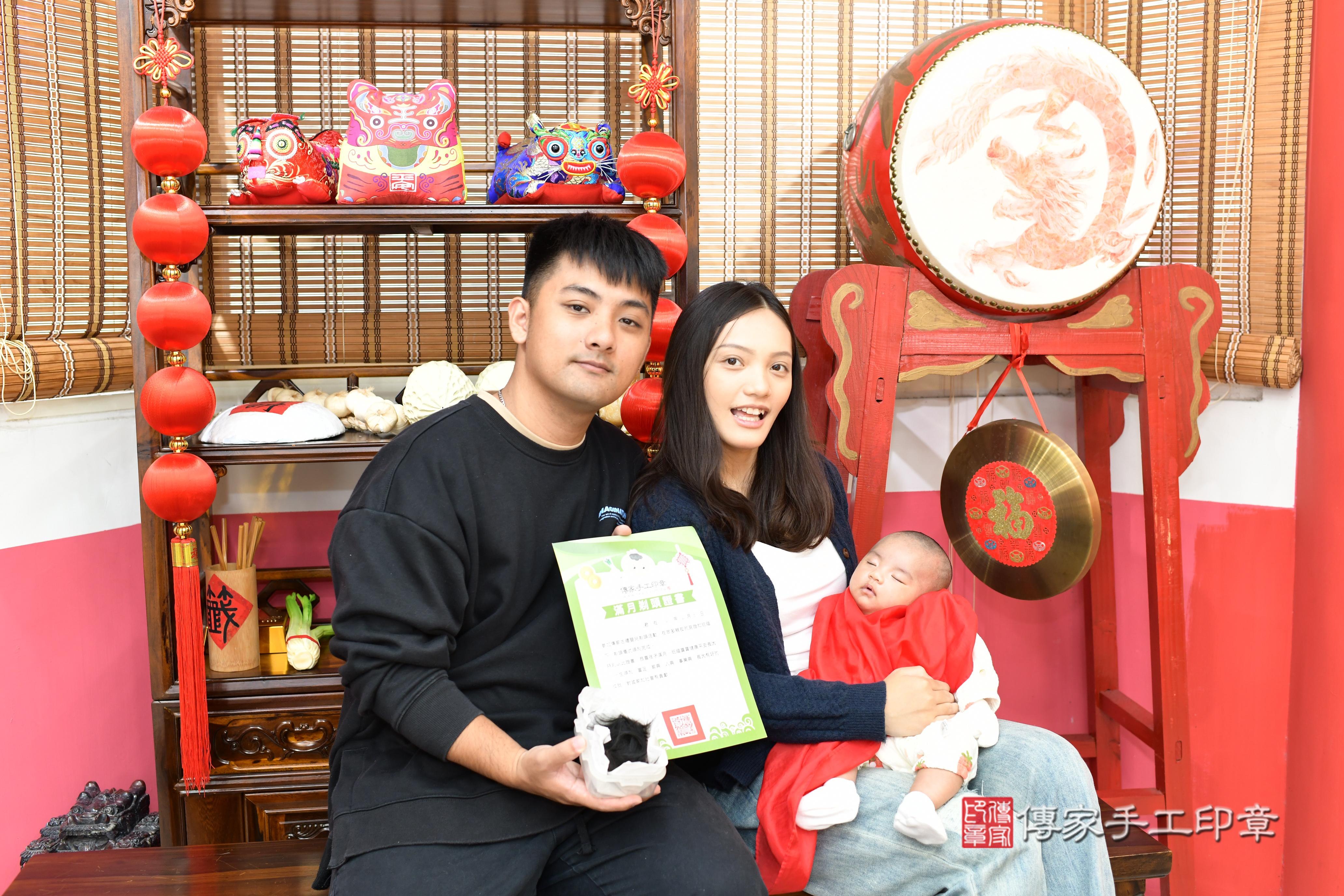 傳家手工印章高雄店、抓周、度脺、美式風會場、傳家嬰兒古禮、吉祥話、抓周道具物品24種、拍照。抓周證書。寶寶抓周、滿周歲、生日快樂、祝福