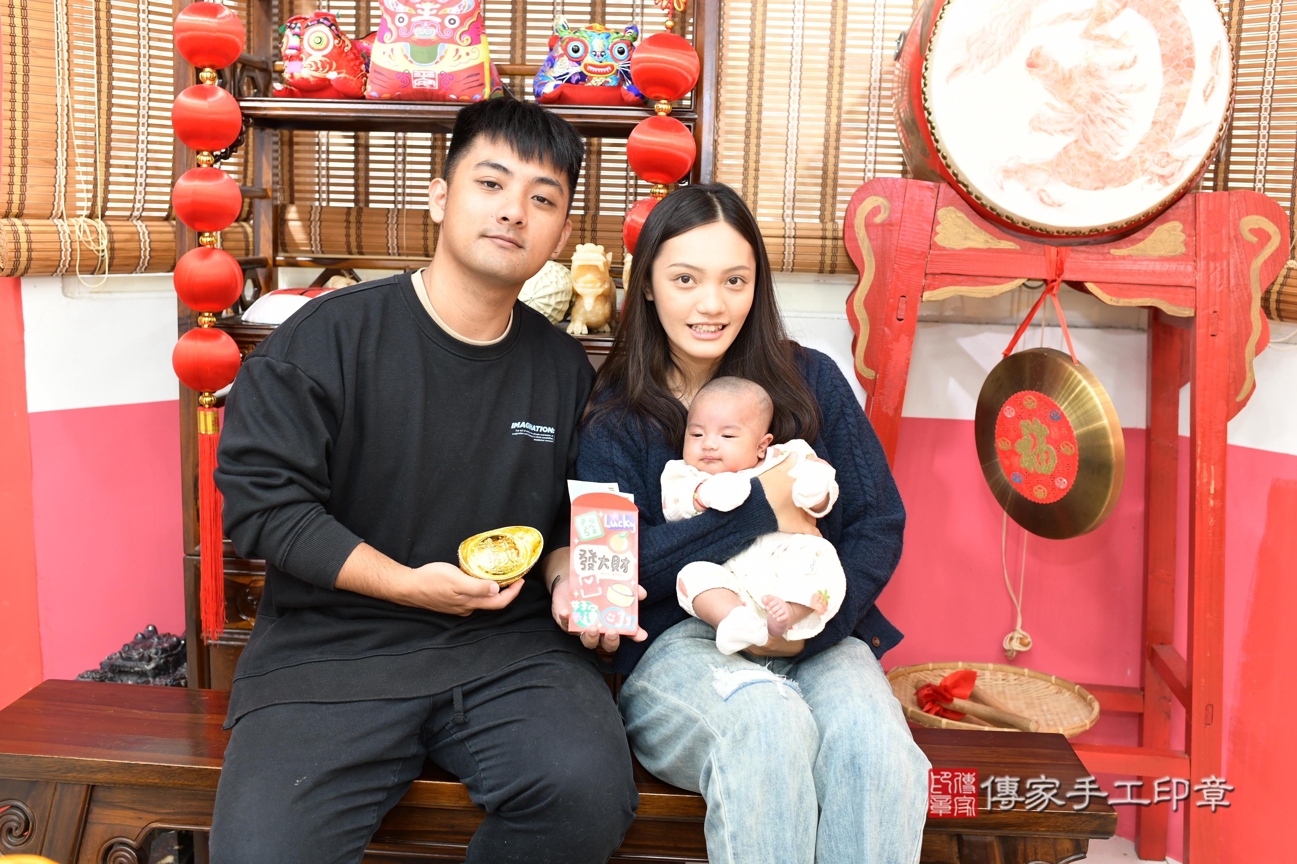 傳家手工印章高雄店、抓周、度脺、美式風會場、傳家嬰兒古禮、吉祥話、抓周道具物品24種、拍照。抓周證書。寶寶抓周、滿周歲、生日快樂、祝福