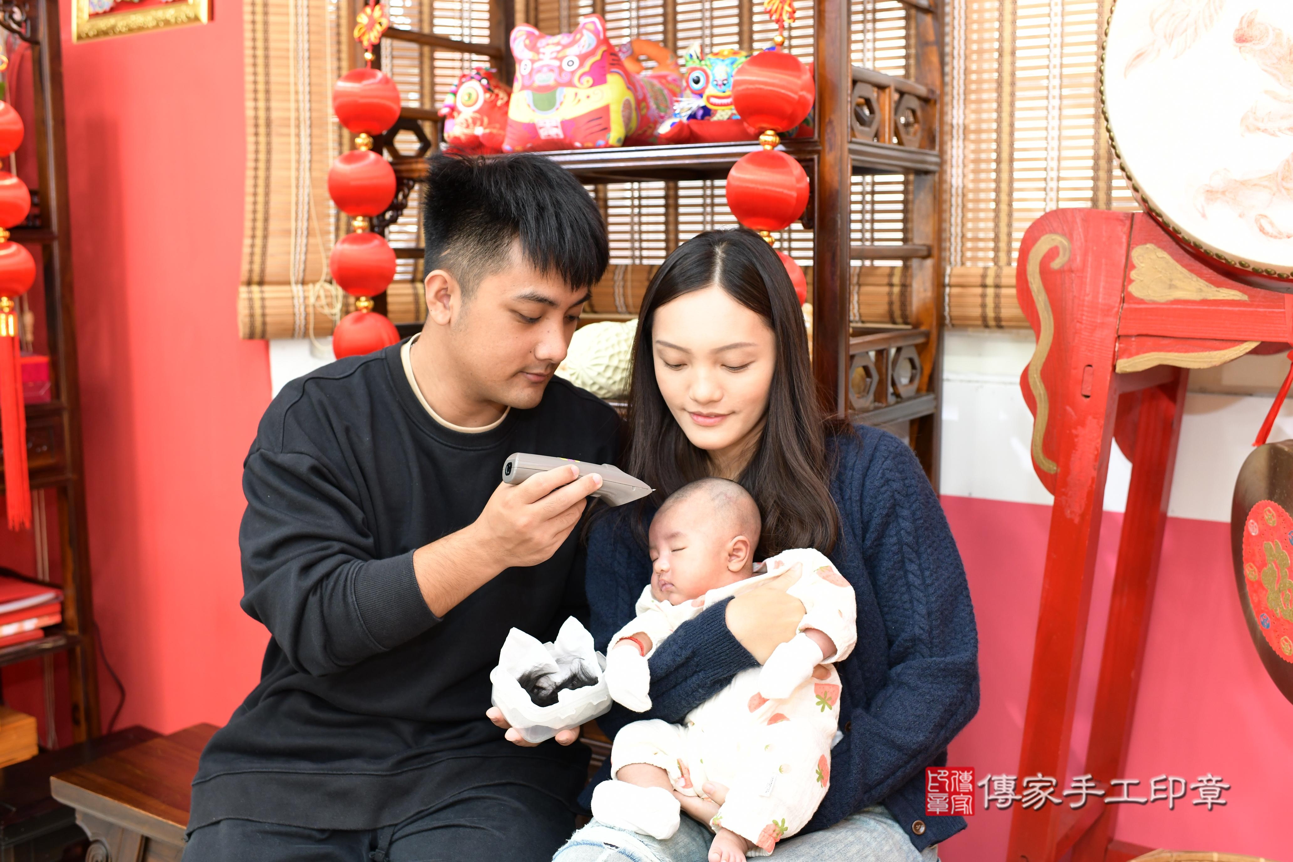 傳家手工印章高雄店、抓周、度脺、美式風會場、傳家嬰兒古禮、吉祥話、抓周道具物品24種、拍照。抓周證書。寶寶抓周、滿周歲、生日快樂、祝福